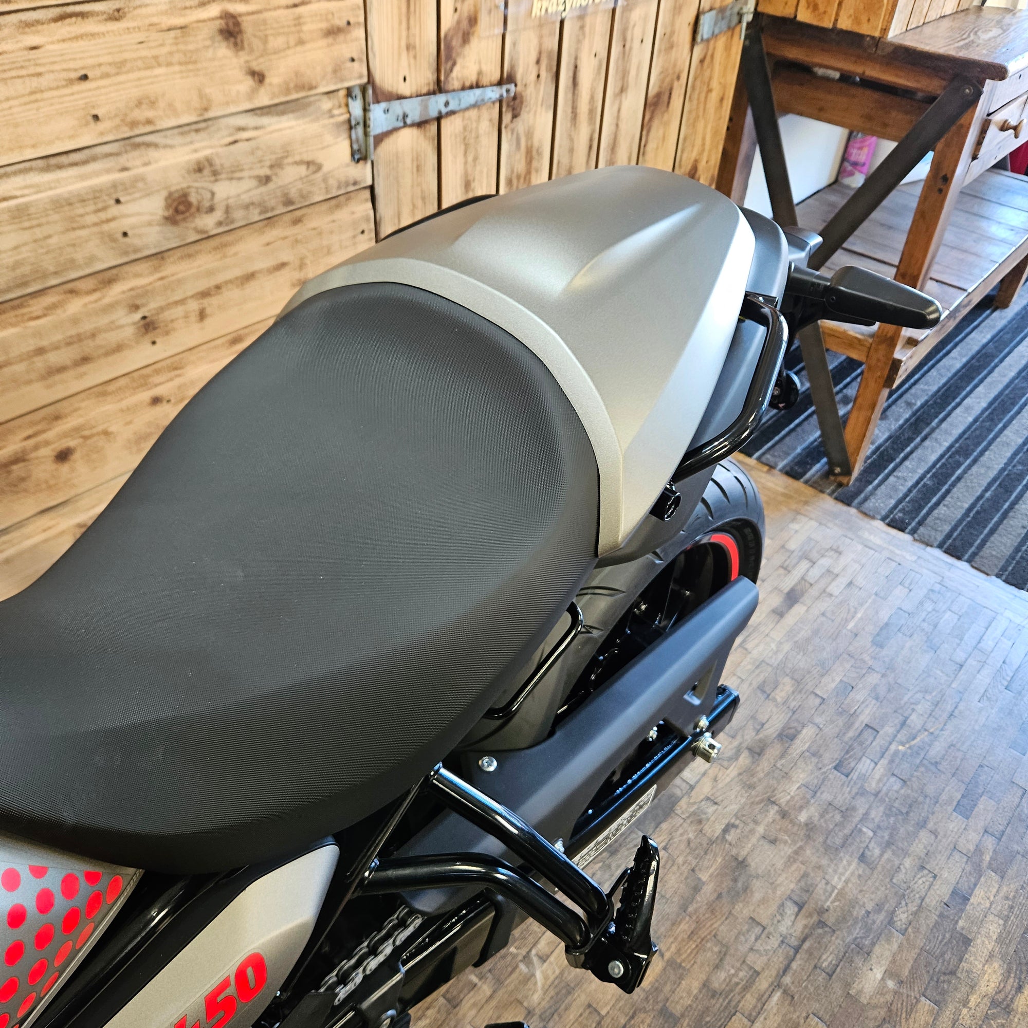 ROYAL ENFIELD GUERILLA 450 - Apex Black