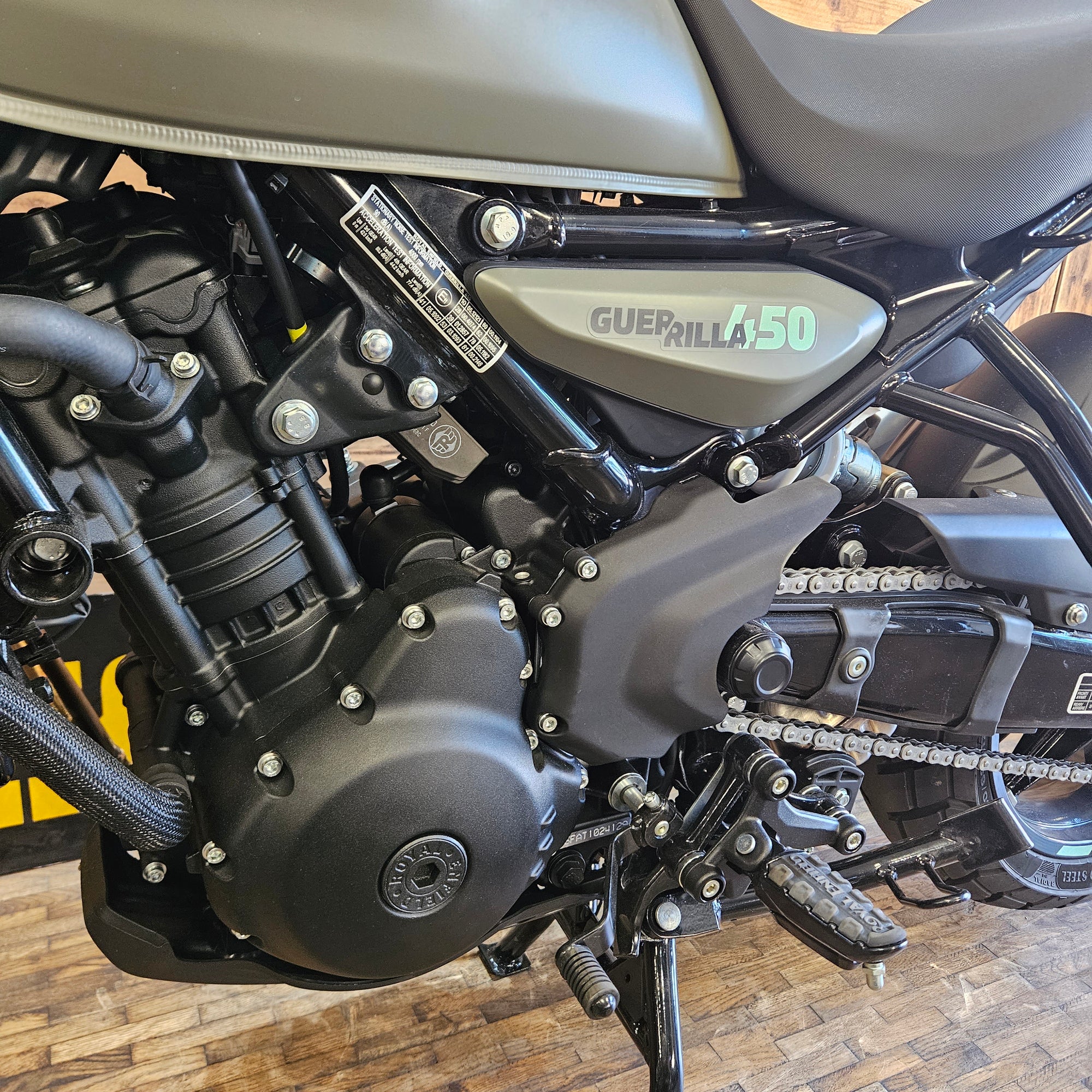 ROYAL ENFIELD GUERILLA 450 - Ash Green - PreRegistered