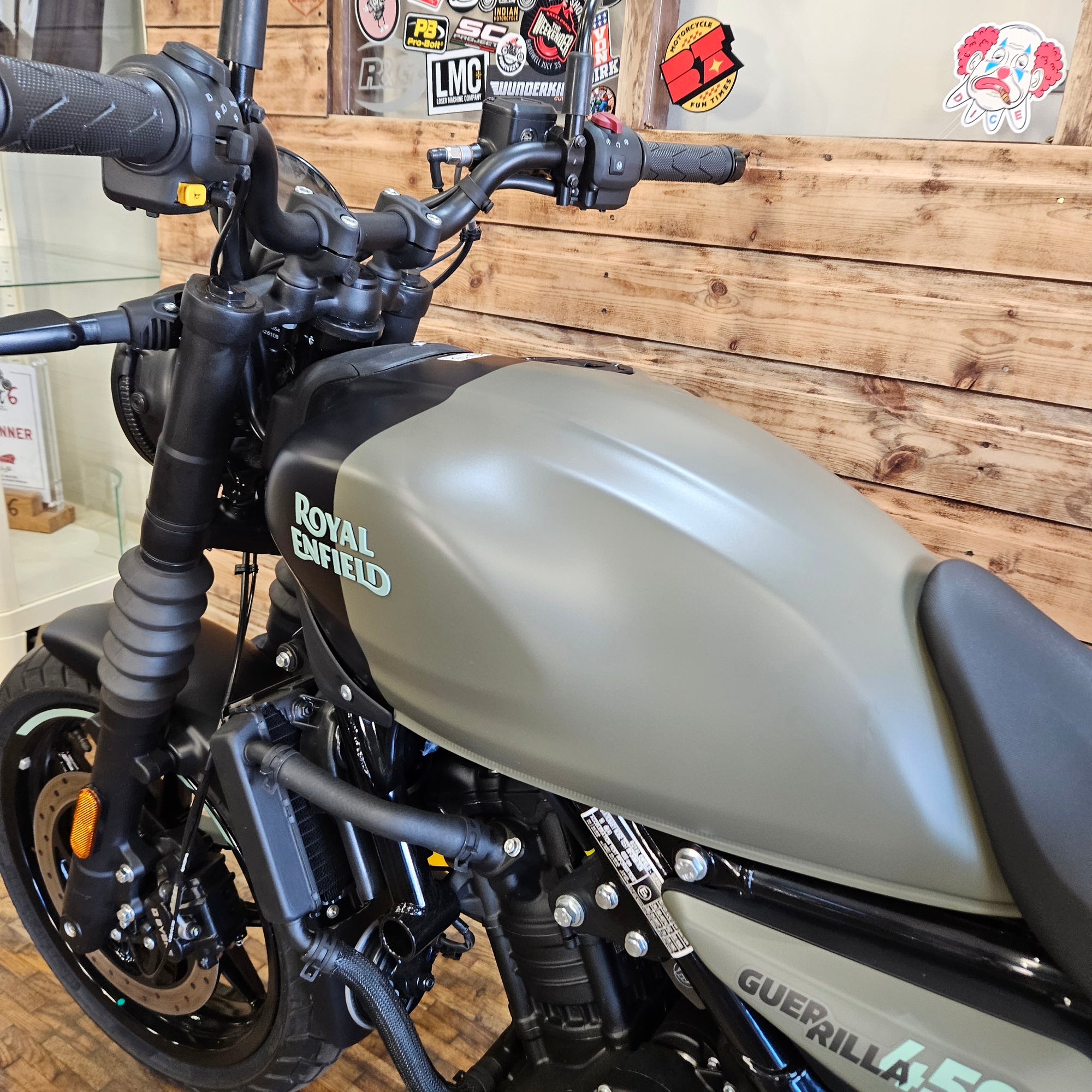 ROYAL ENFIELD GUERILLA 450 - Ash Green - PreRegistered