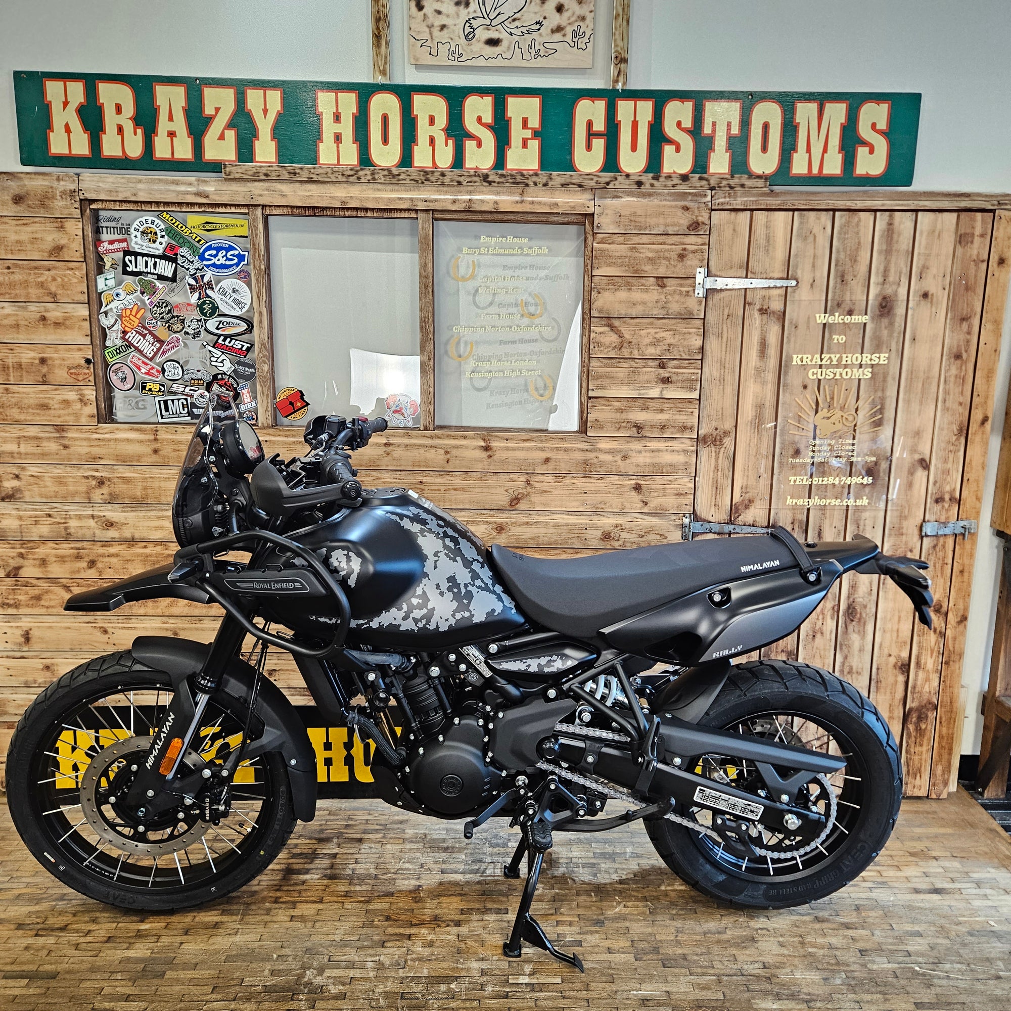 ROYAL ENFIELD HIMALAYAN 450 - Mana Black