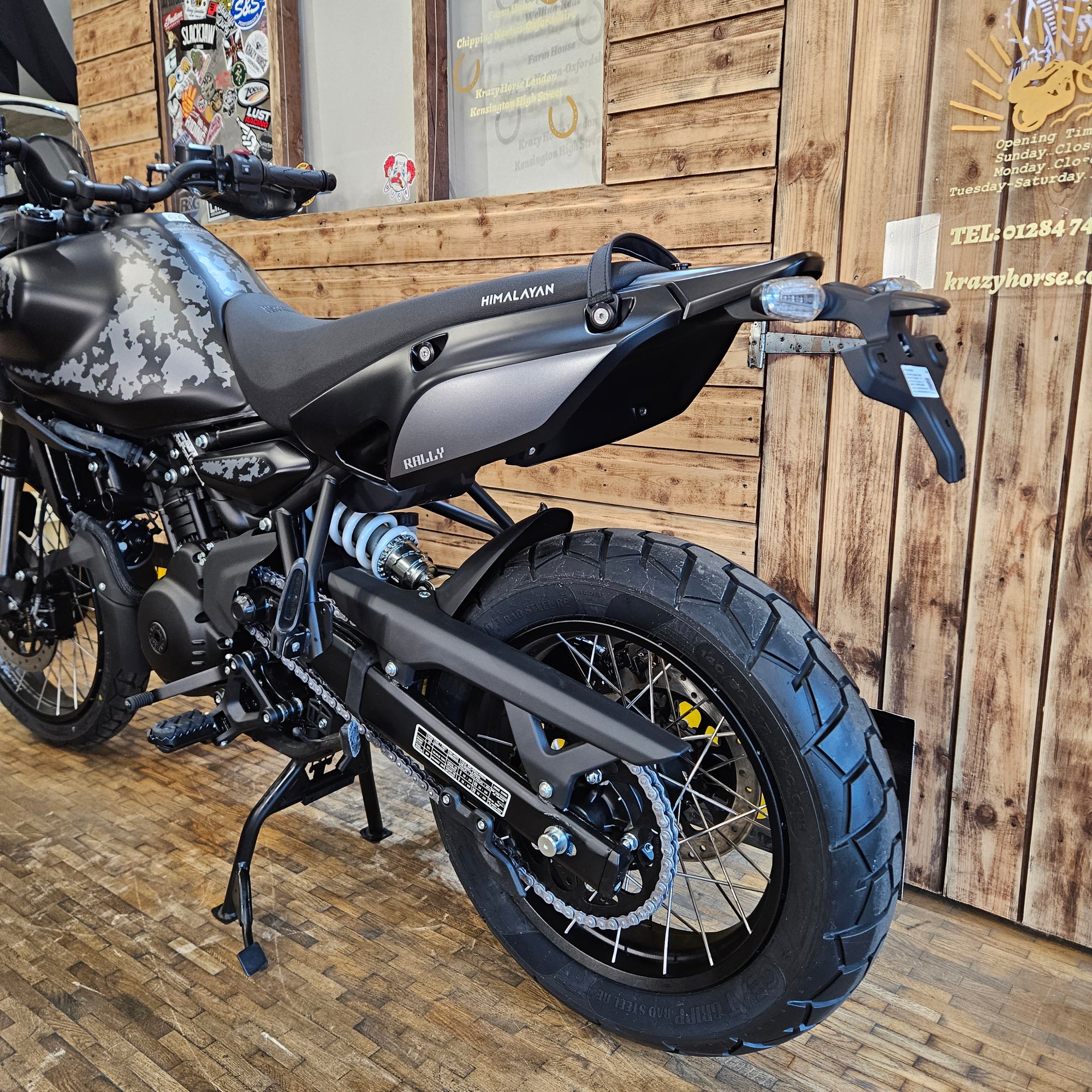 ROYAL ENFIELD HIMALAYAN 450 - Mana Black