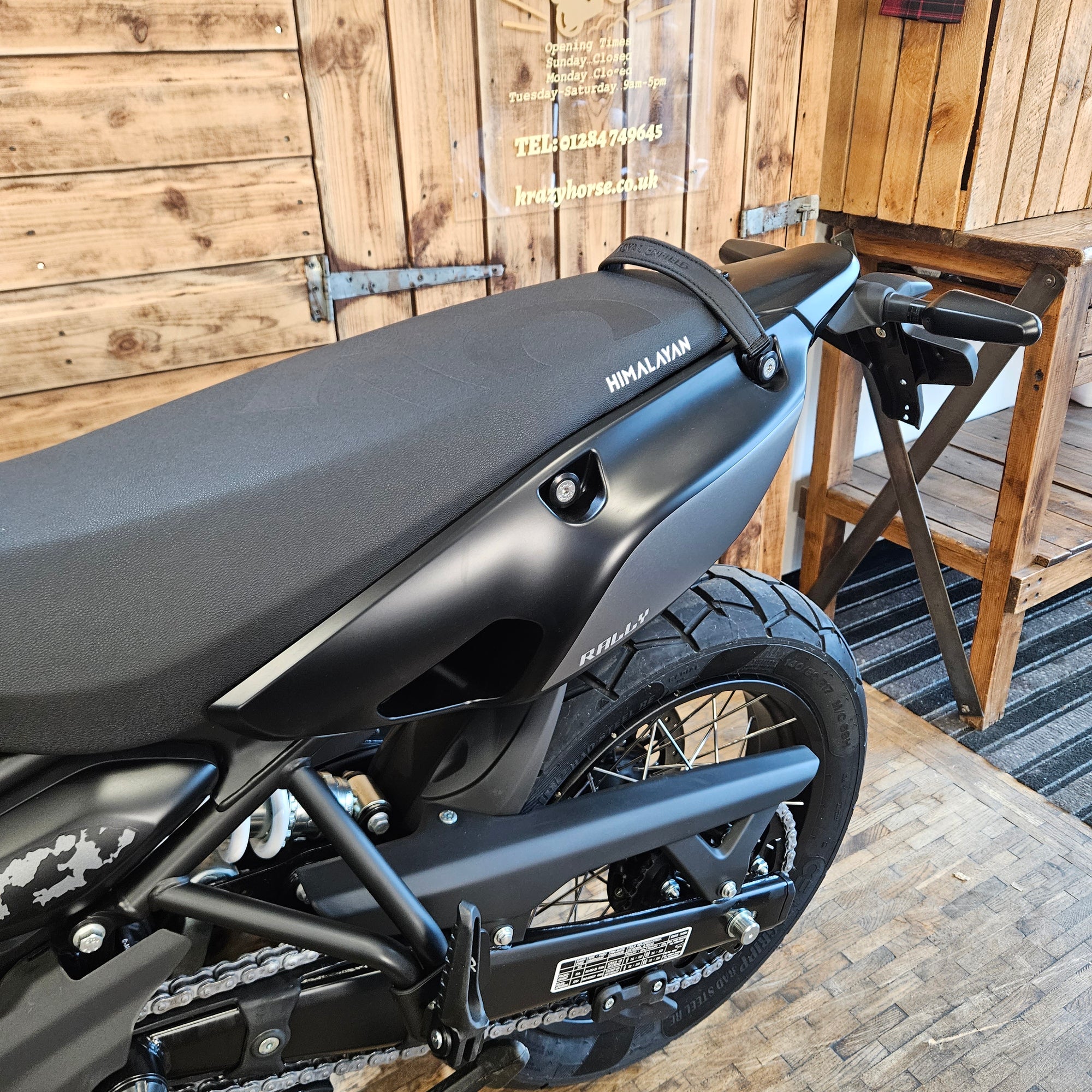 ROYAL ENFIELD HIMALAYAN 450 - Mana Black