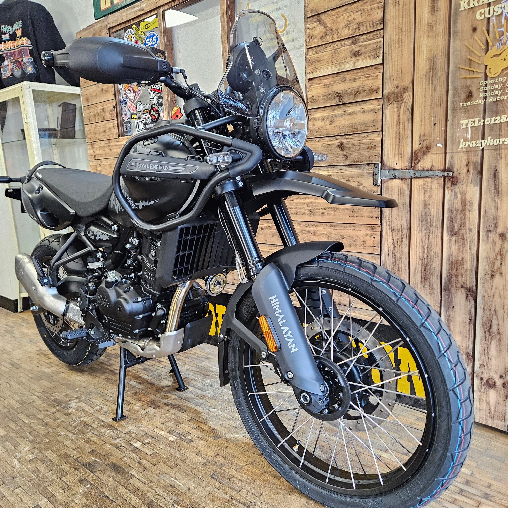 ROYAL ENFIELD HIMALAYAN 450 - Mana Black