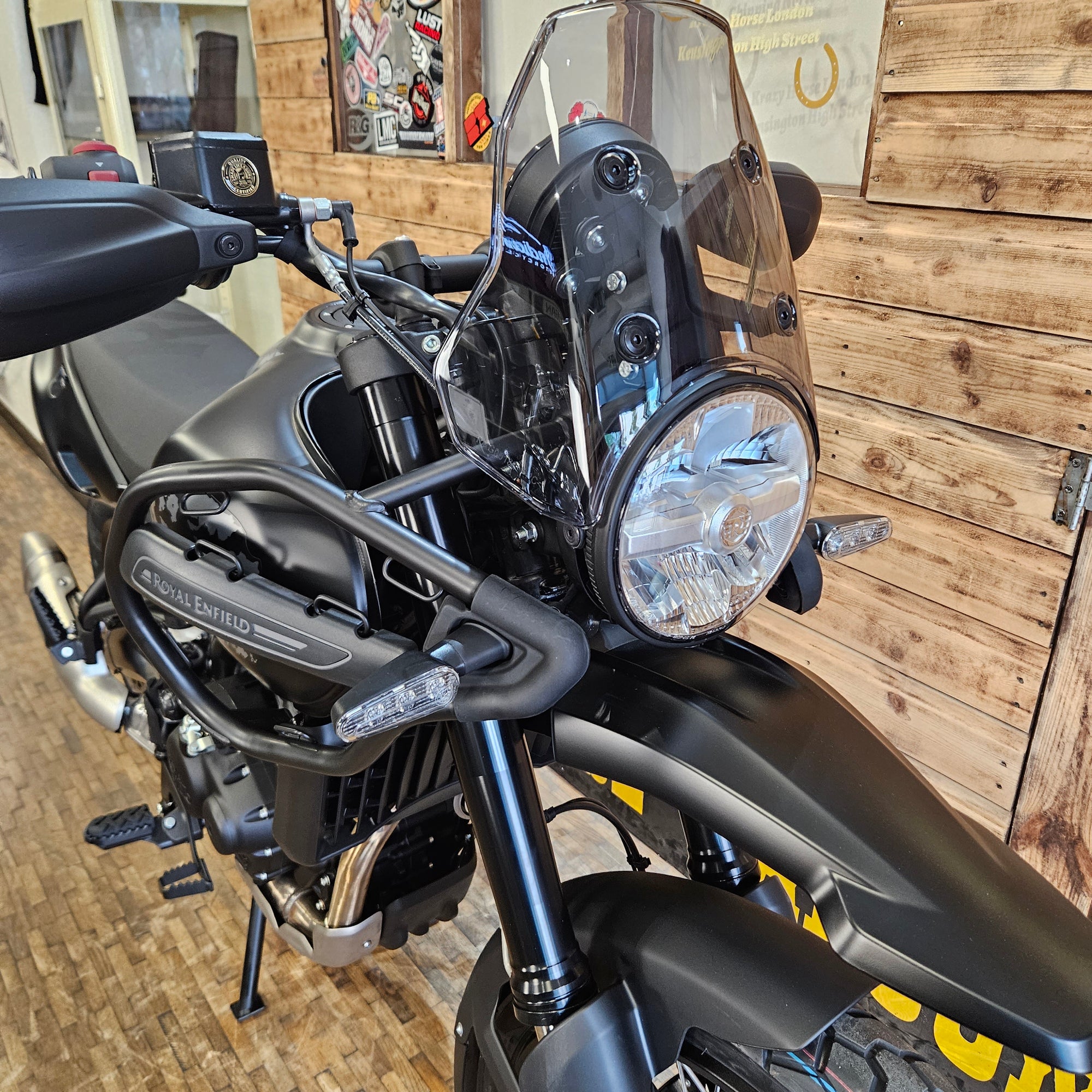 ROYAL ENFIELD HIMALAYAN 450 - Mana Black