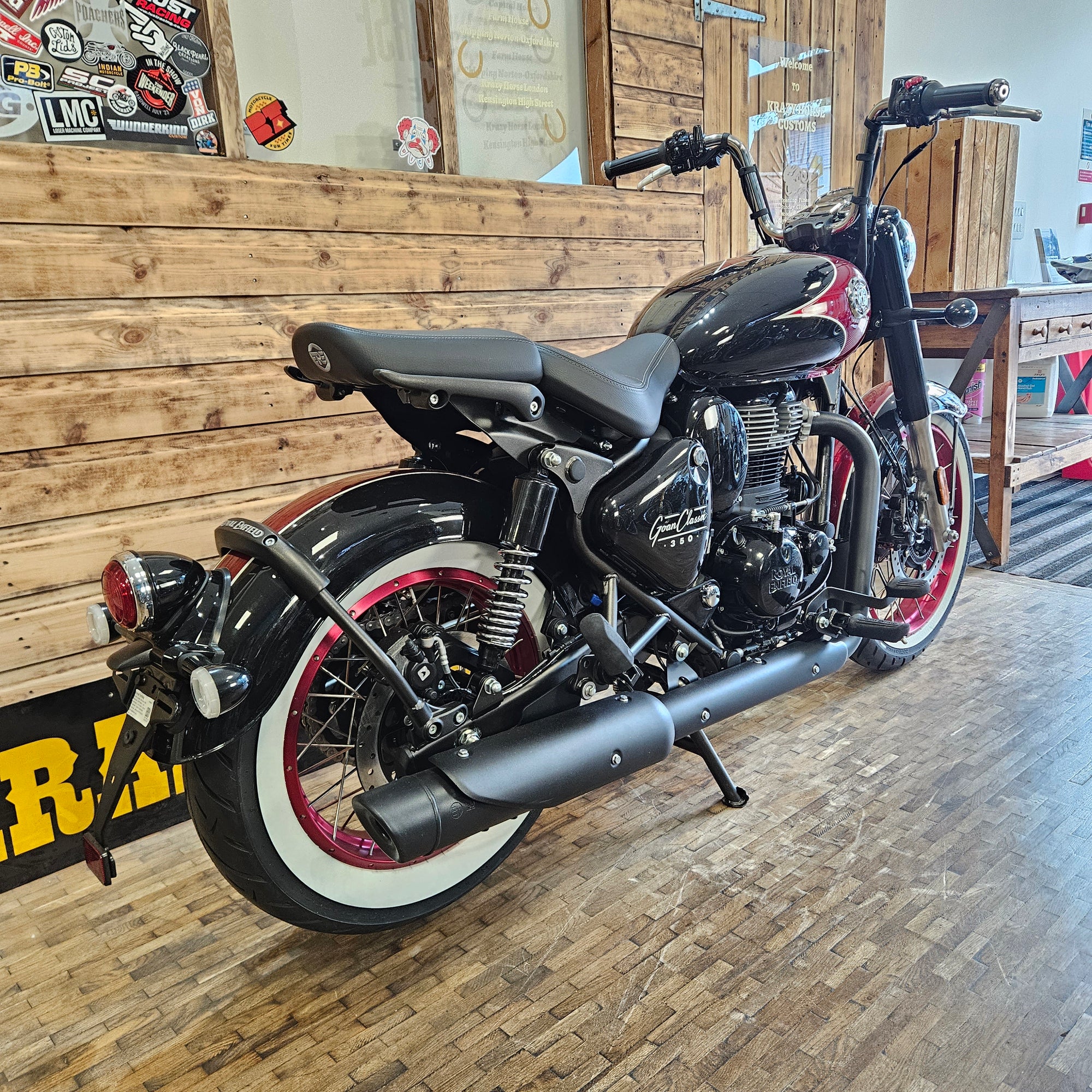Royal Enfield Goan 350 - Rave Red