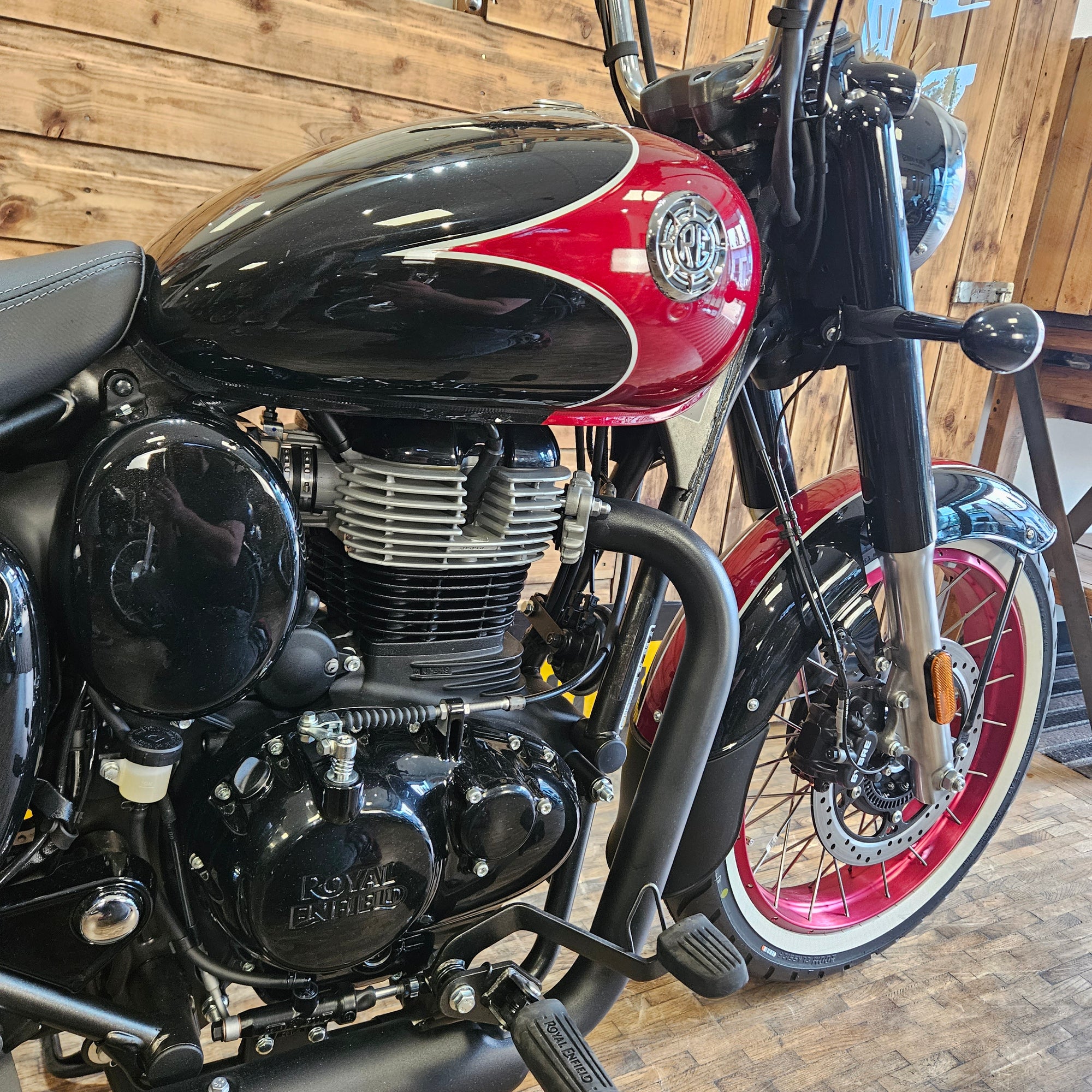 Royal Enfield Goan 350 - Rave Red