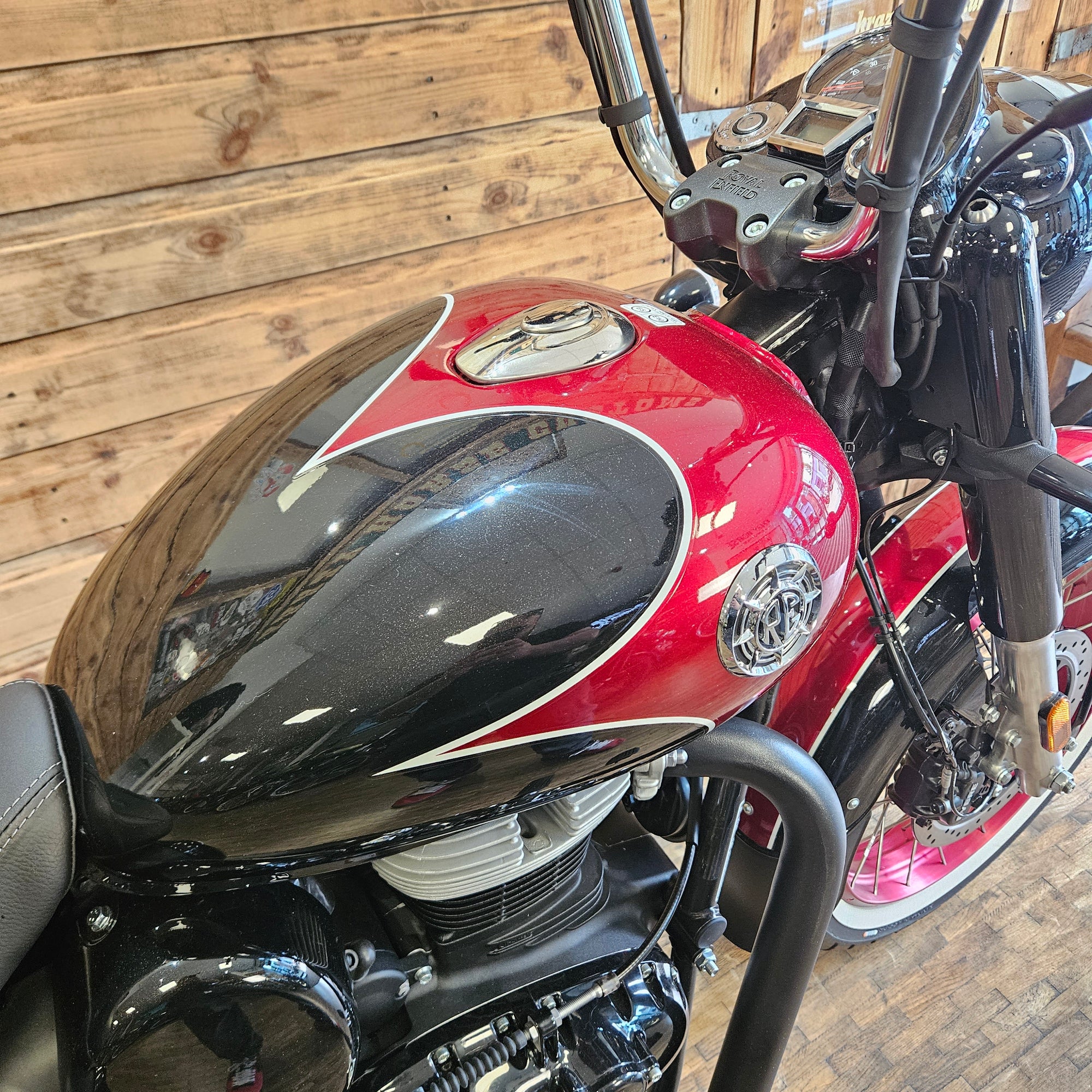 Royal Enfield Goan 350 - Rave Red