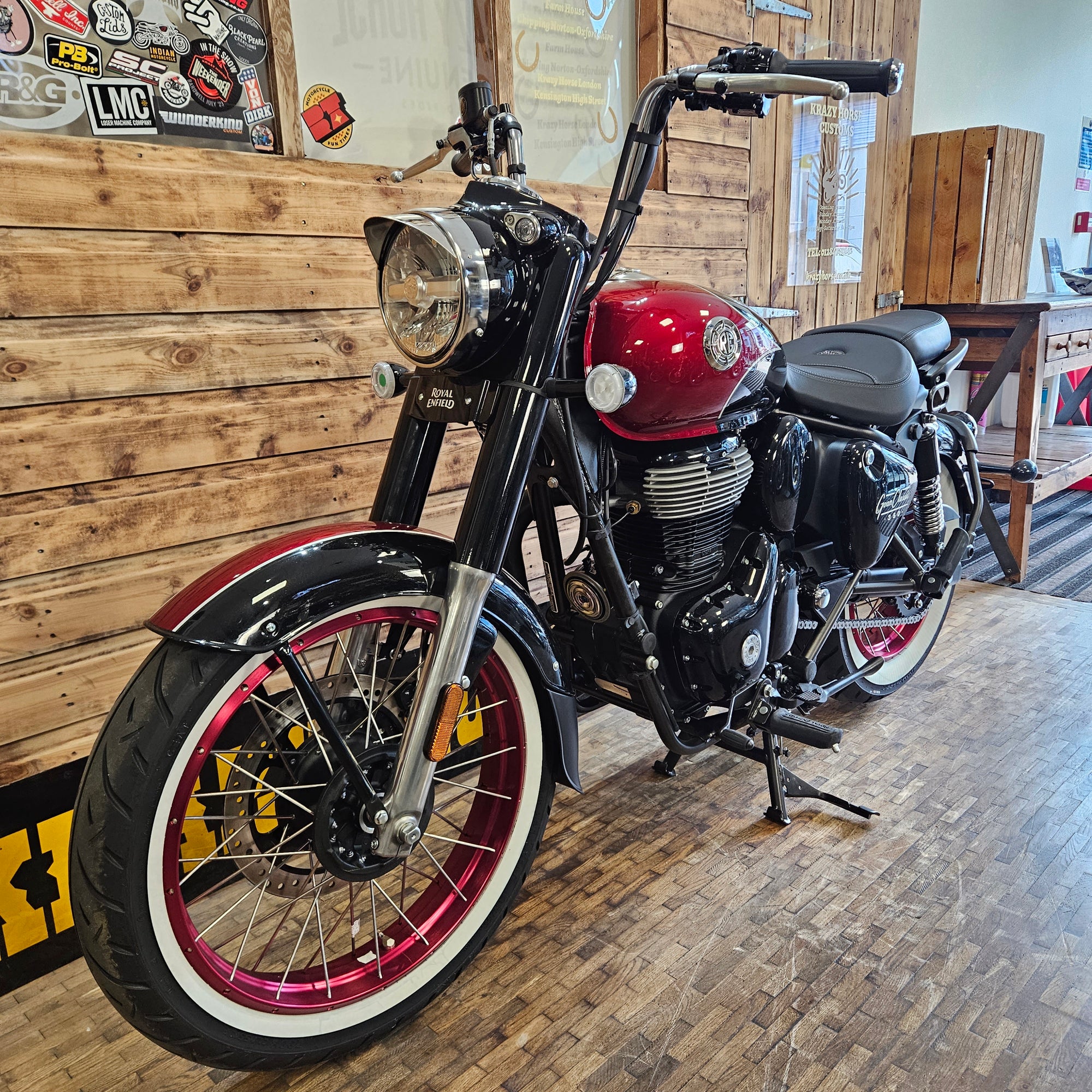 Royal Enfield Goan 350 - Rave Red