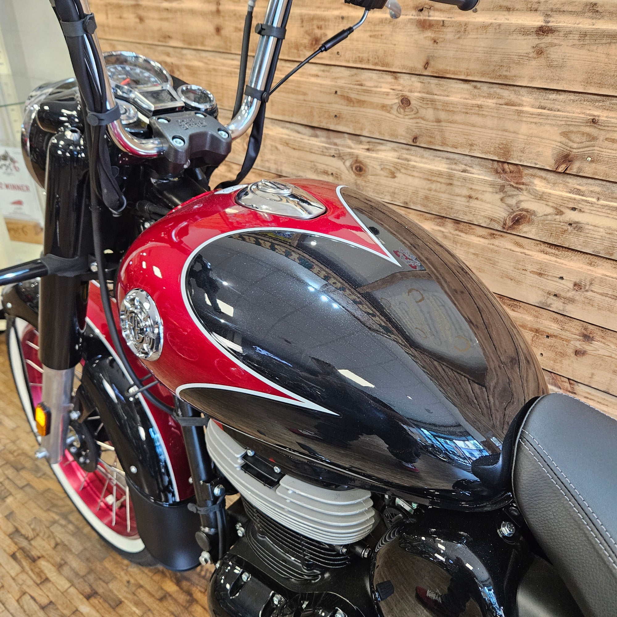 Royal Enfield Goan 350 - Rave Red