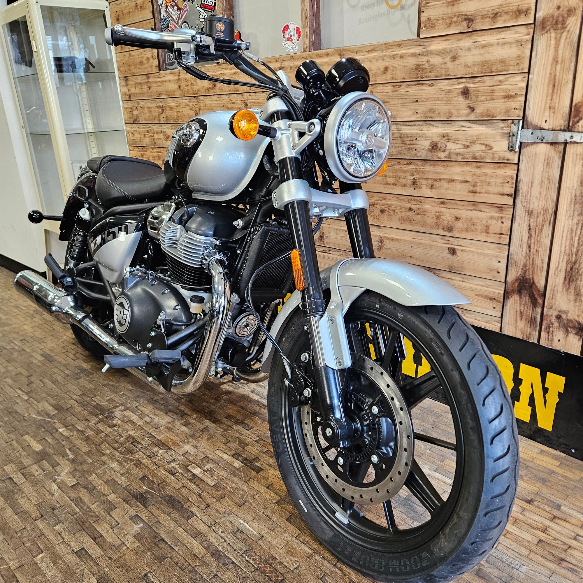 ROYAL ENFIELD SUPER METEOR 650 - Interstellar Grey