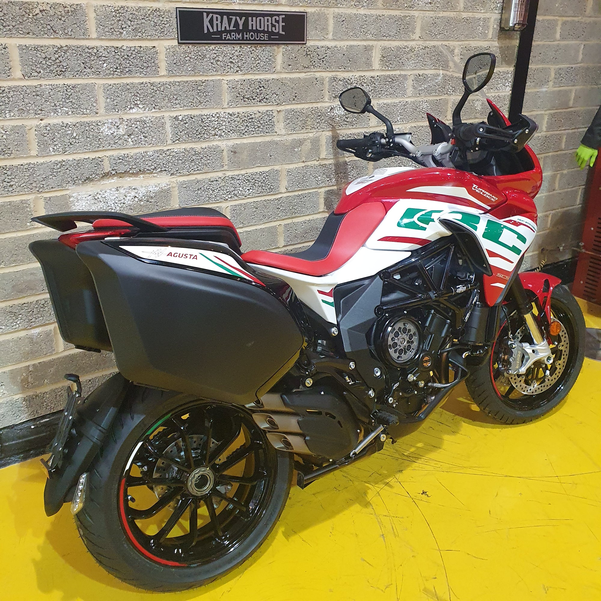 MV AGUSTA TURISMO VELOCE RC SCS - RC PEARL WHITE/ AGO RED/EMERALD GREEN