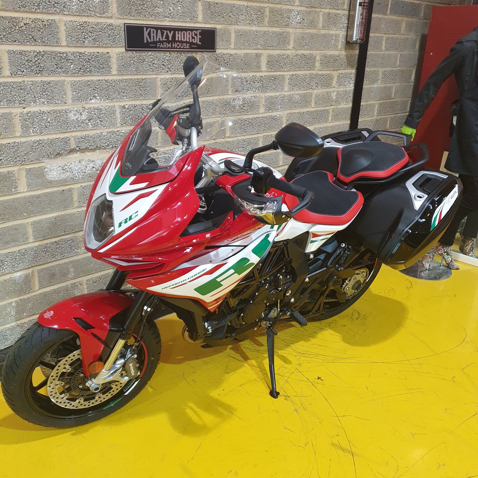 MV AGUSTA TURISMO VELOCE RC SCS - RC PEARL WHITE/ AGO RED/EMERALD GREEN