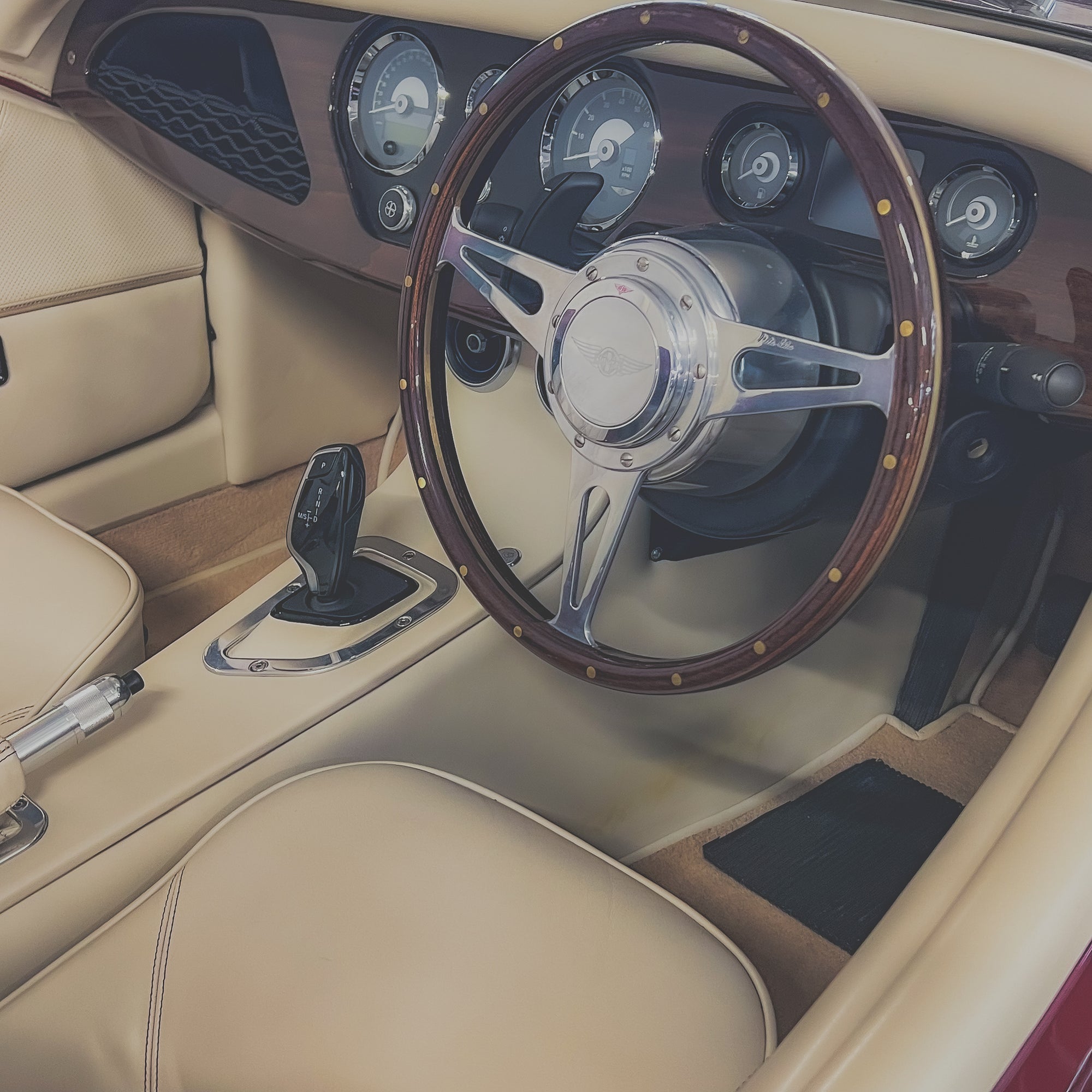 Morgan Plus Four - Delage Rouge