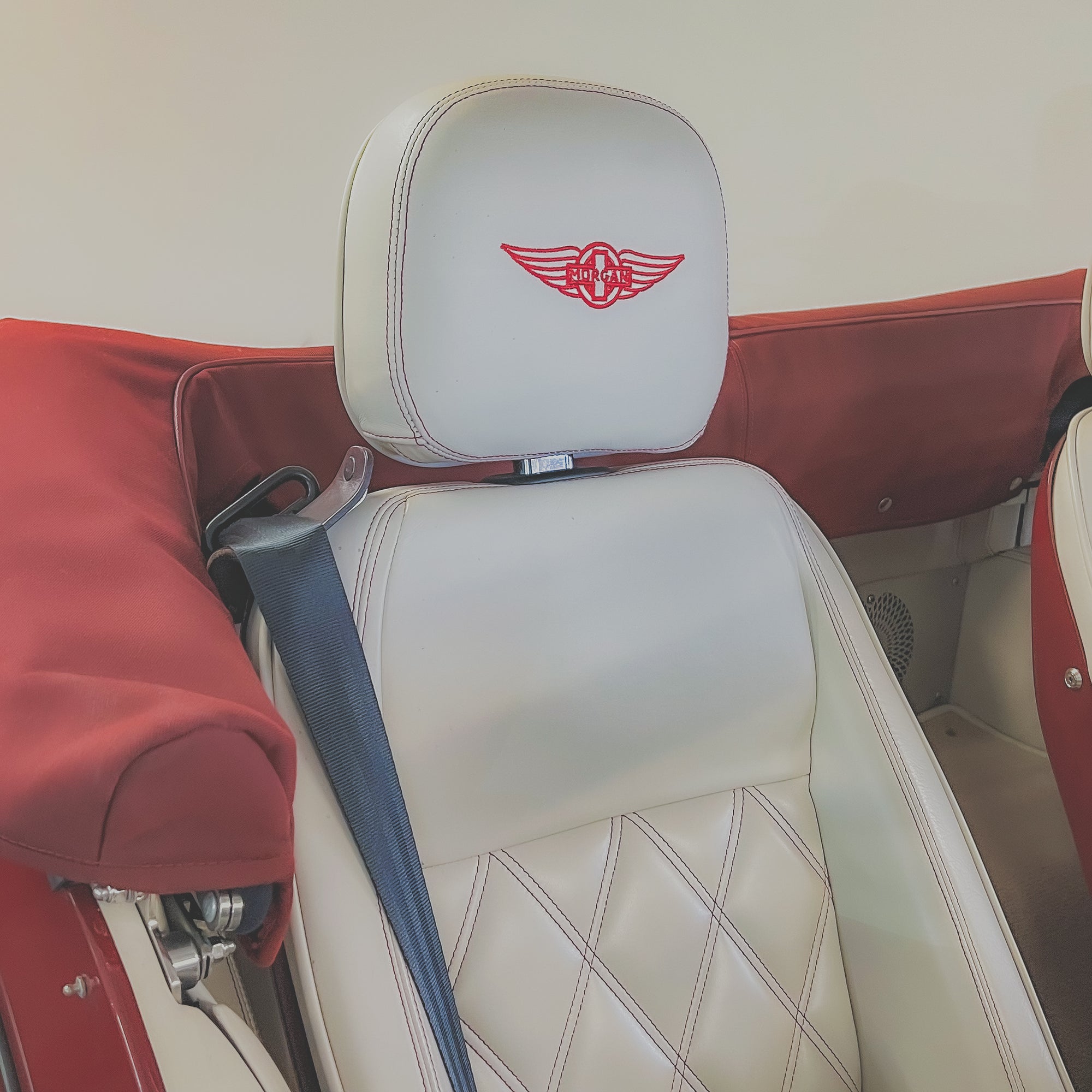 Morgan Plus Four - Delage Rouge