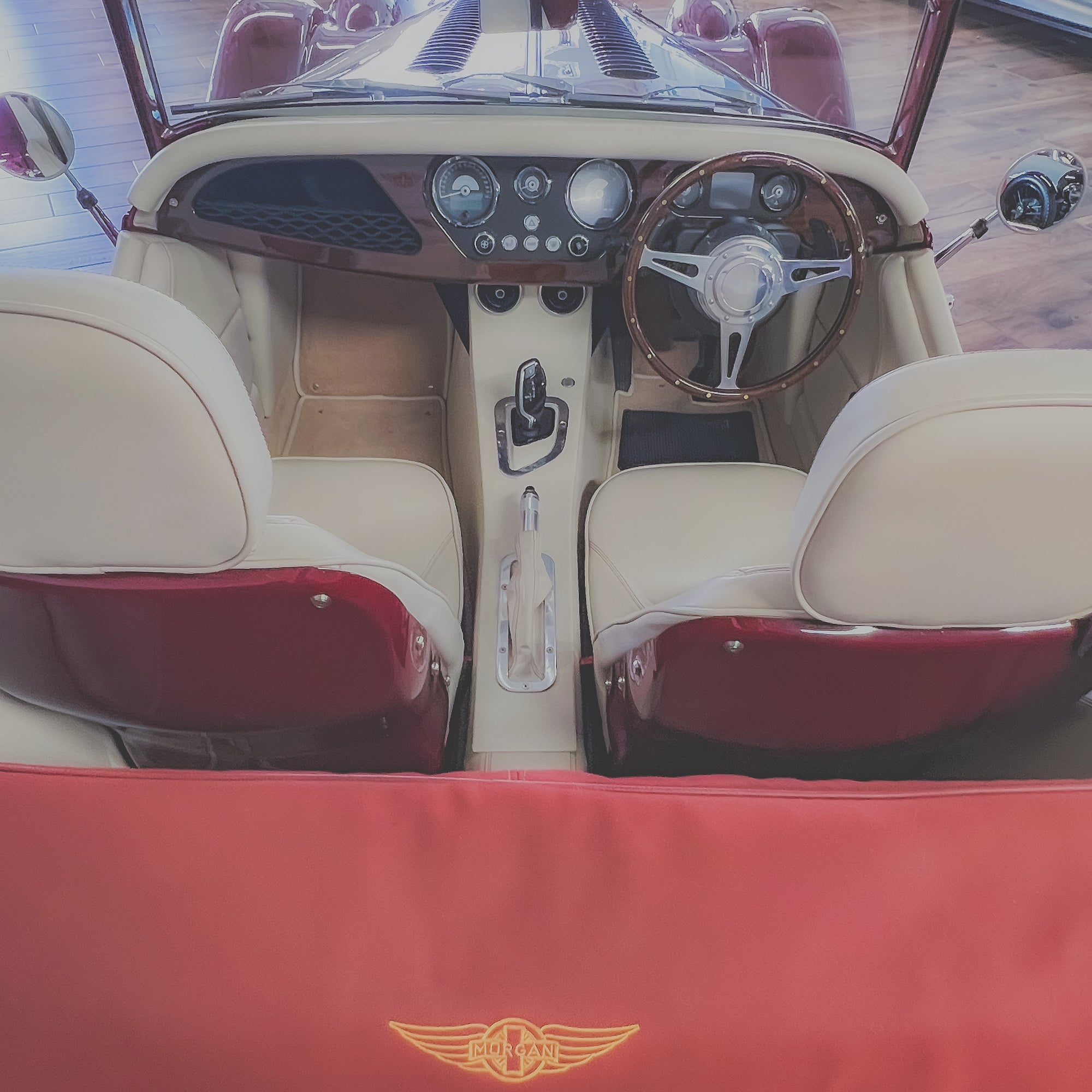 Morgan Plus Four - Delage Rouge