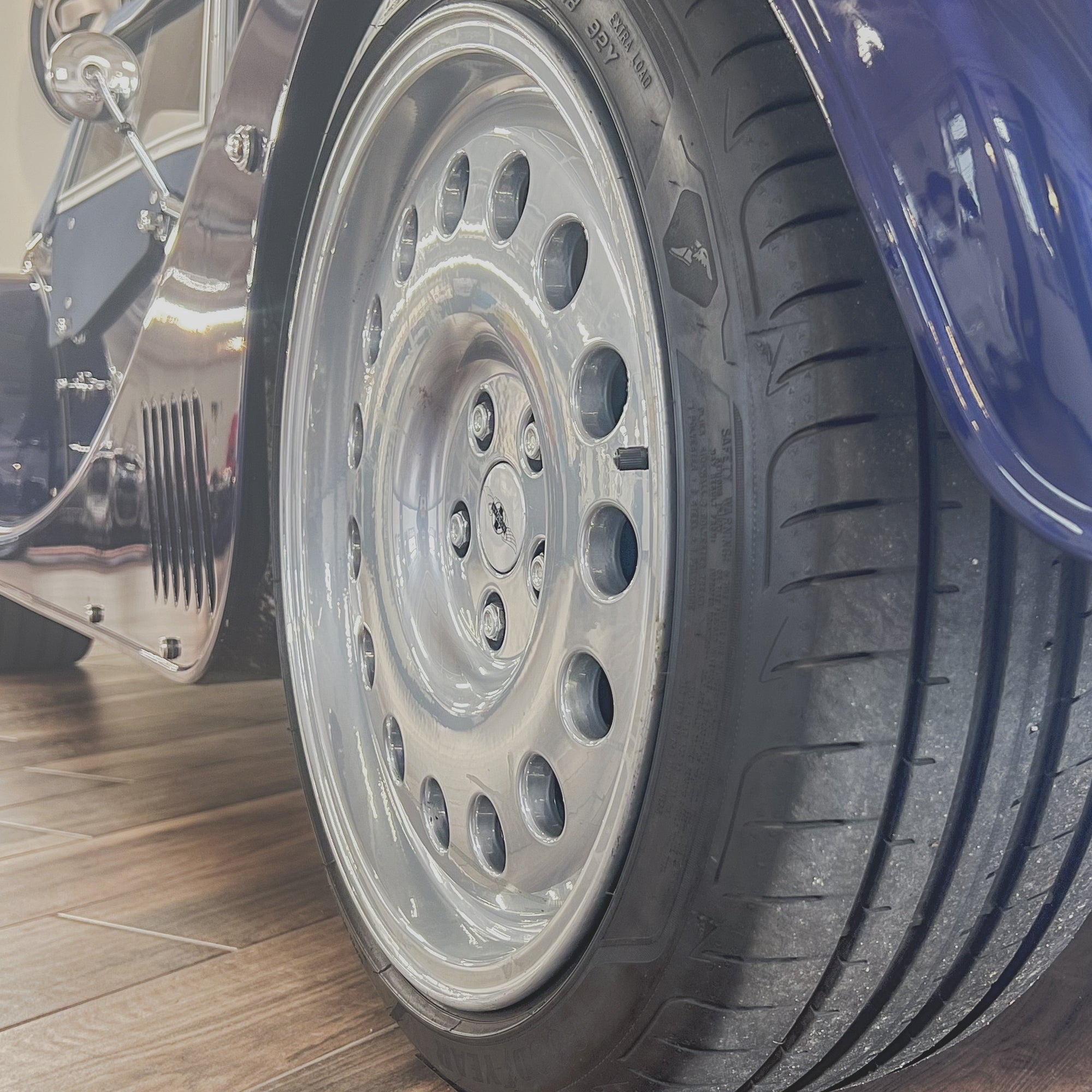 Morgan Plus 8 - Montreal Blue Pearl