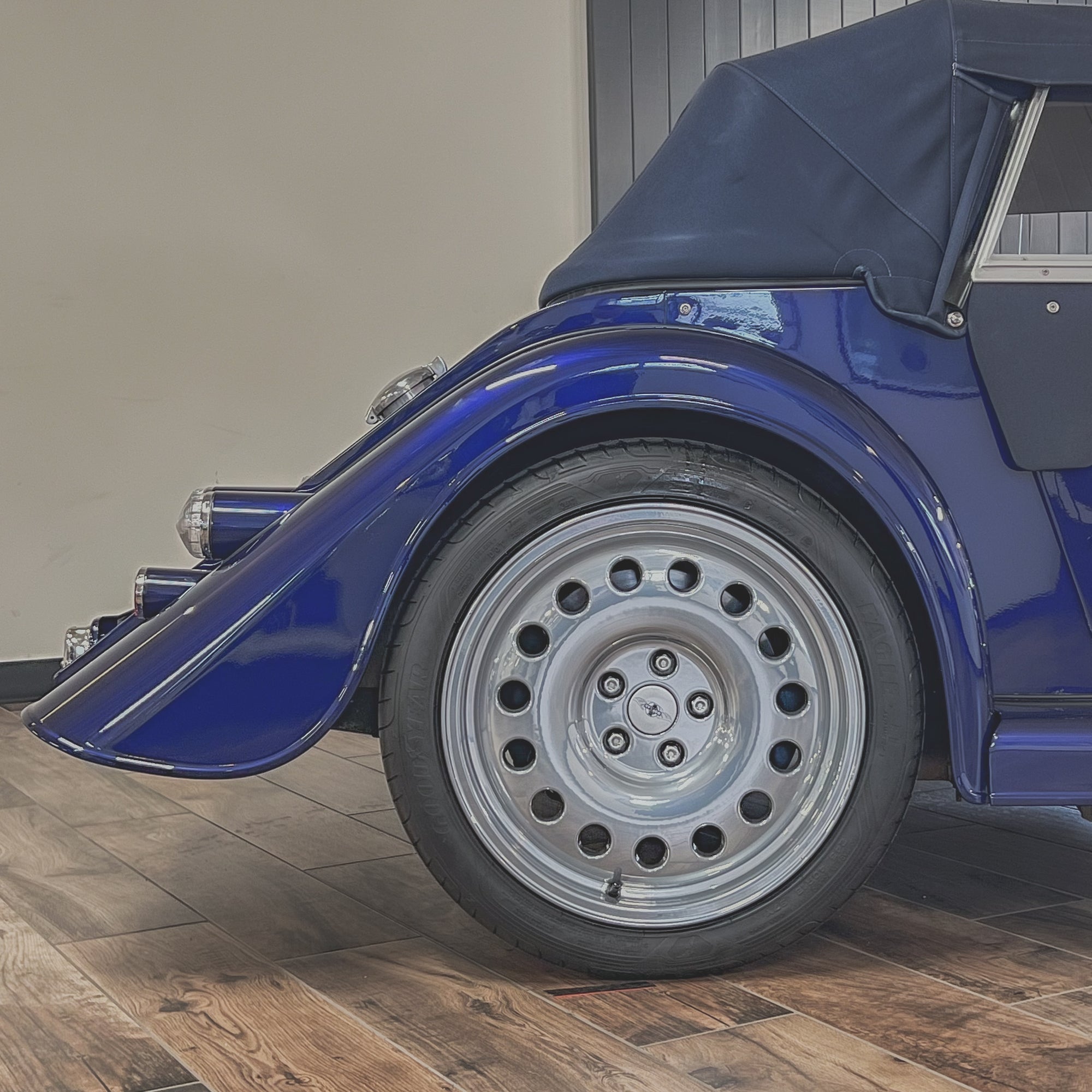 Morgan Plus 8 - Montreal Blue Pearl