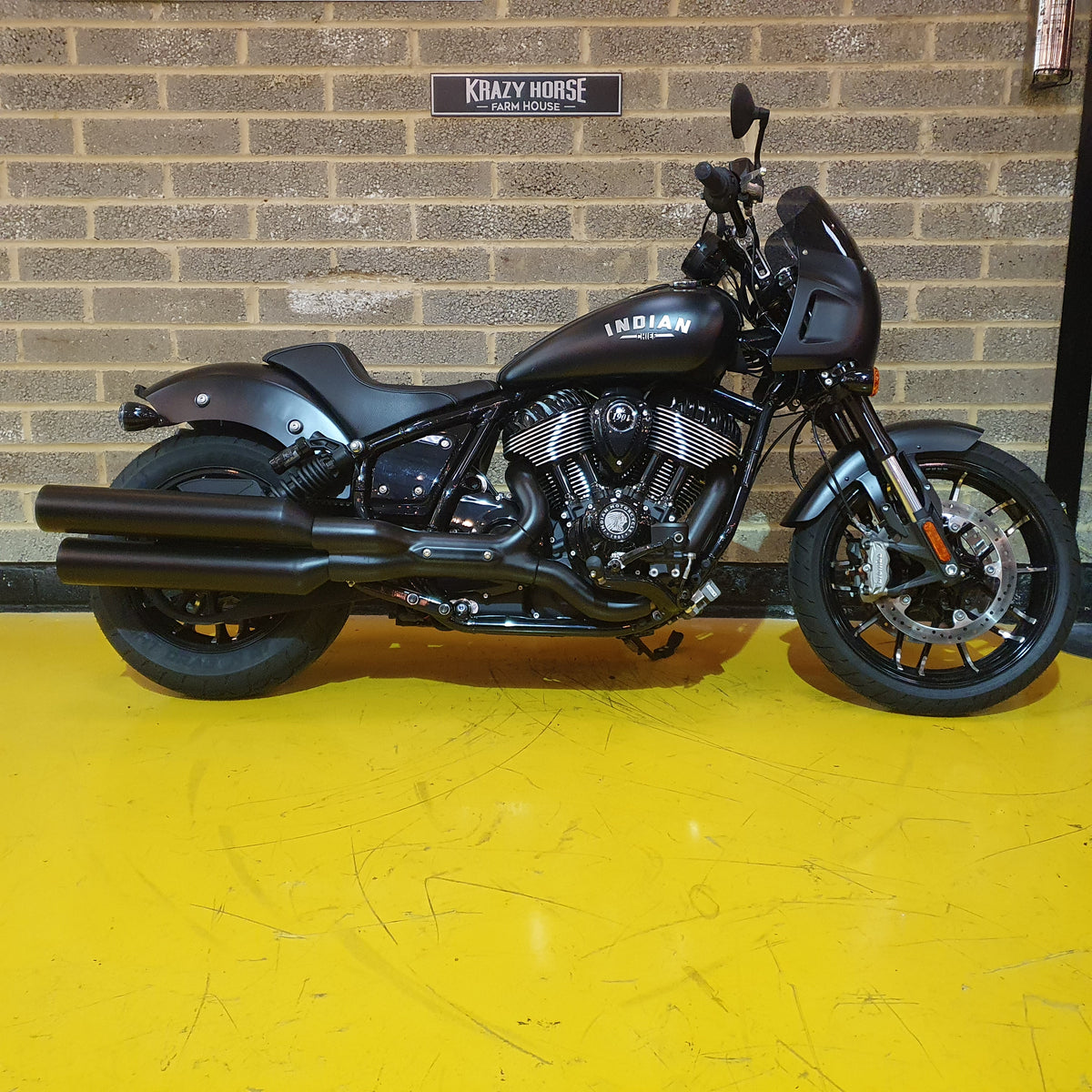 OFFER PLUS a complimentary set of Dean Speed Slip-On pipes - Indian Sport Chief - Black Smoke - PreLoved