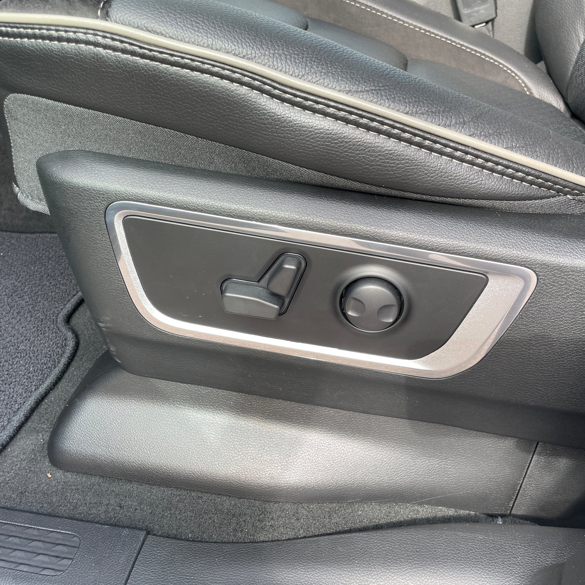 2023 RAM 1500 LARAMIE SPORT CREW CAB - GRANITE CRYSTAL WITH BLACK