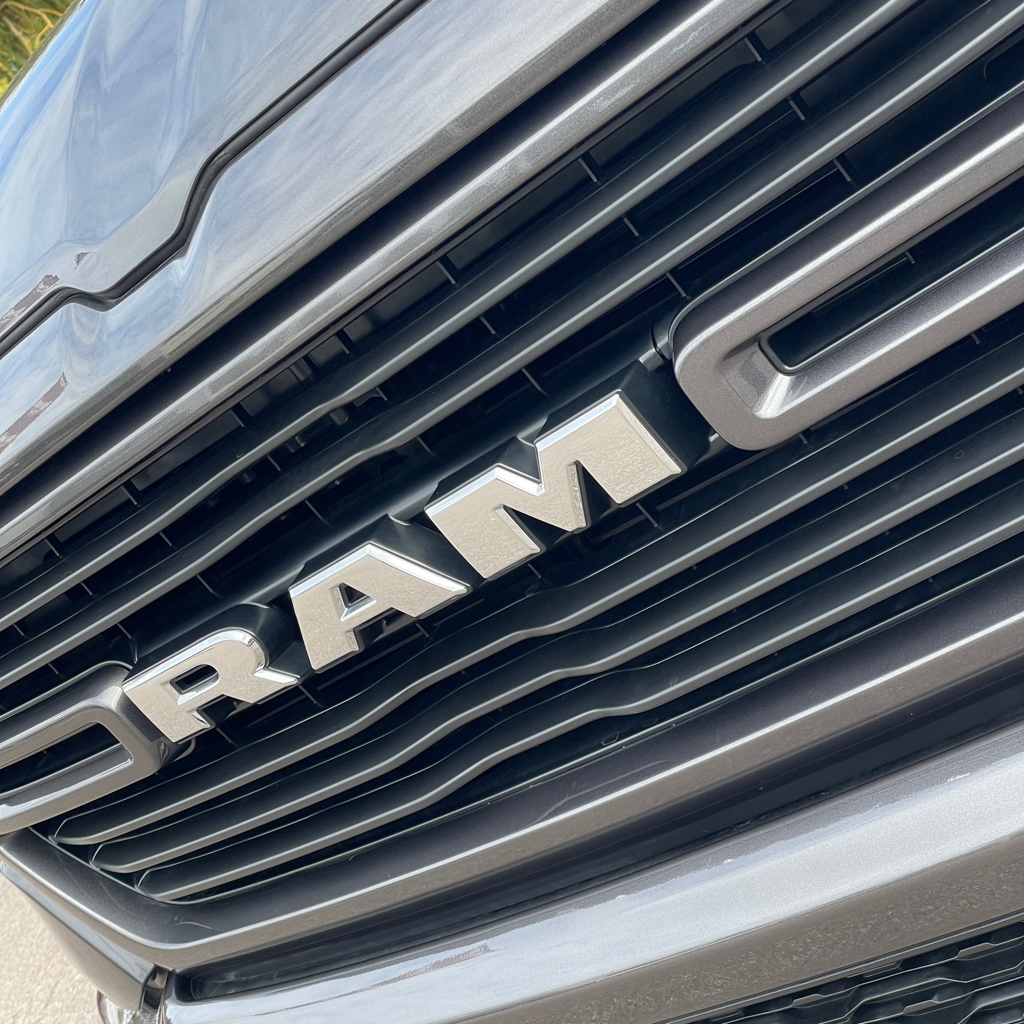 2023 RAM 1500 LARAMIE SPORT CREW CAB - GRANITE CRYSTAL WITH BLACK
