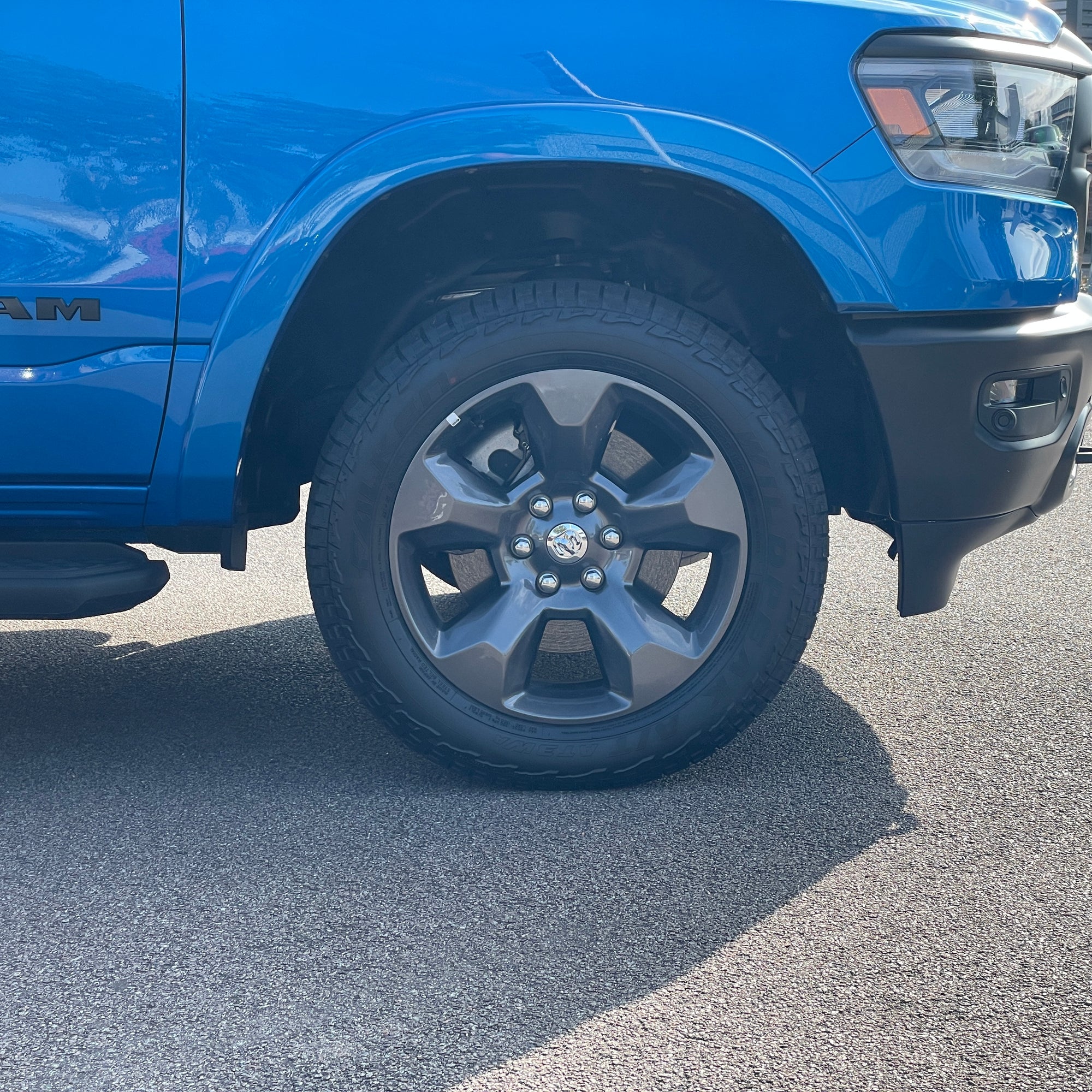 2023 RAM 1500 BIGHORN BUILT-TO-SERVE CREW CAB - HYDRO BLUE WITH BLACK