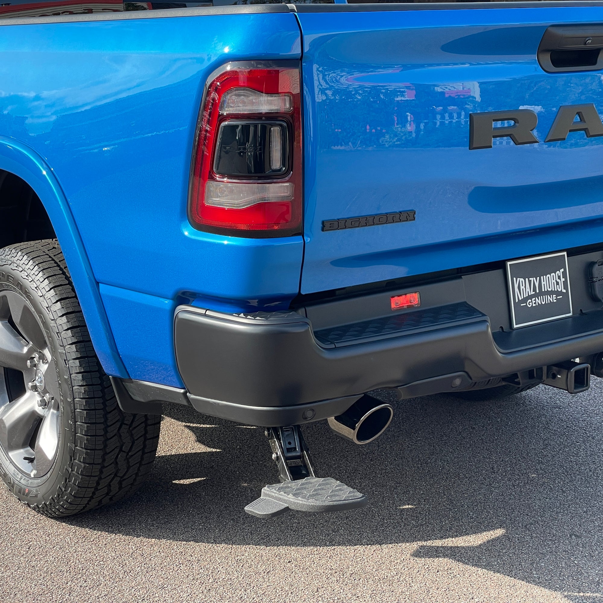 2023 RAM 1500 BIGHORN BUILT-TO-SERVE CREW CAB - HYDRO BLUE WITH BLACK