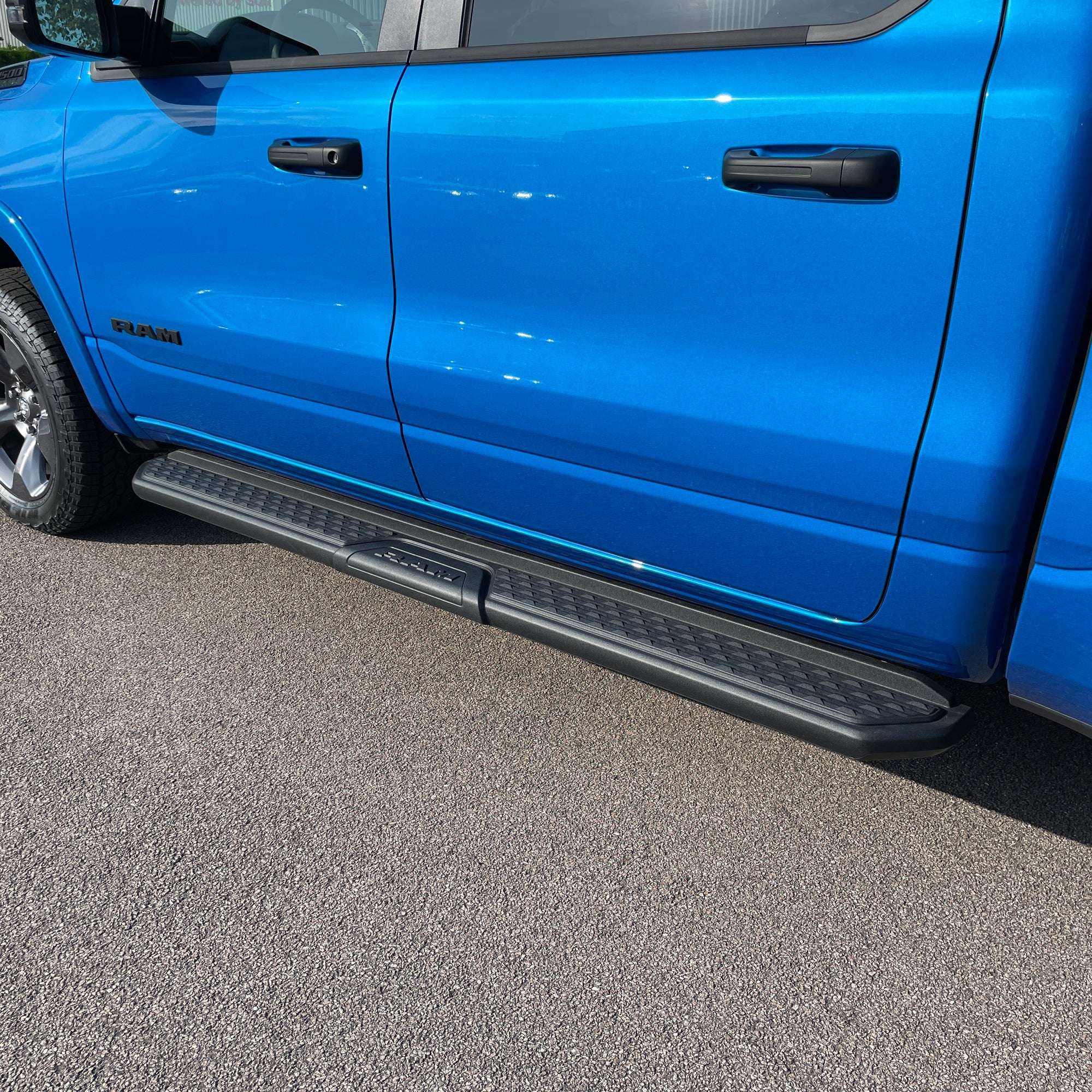 2023 RAM 1500 BIGHORN BUILT-TO-SERVE CREW CAB - HYDRO BLUE WITH BLACK