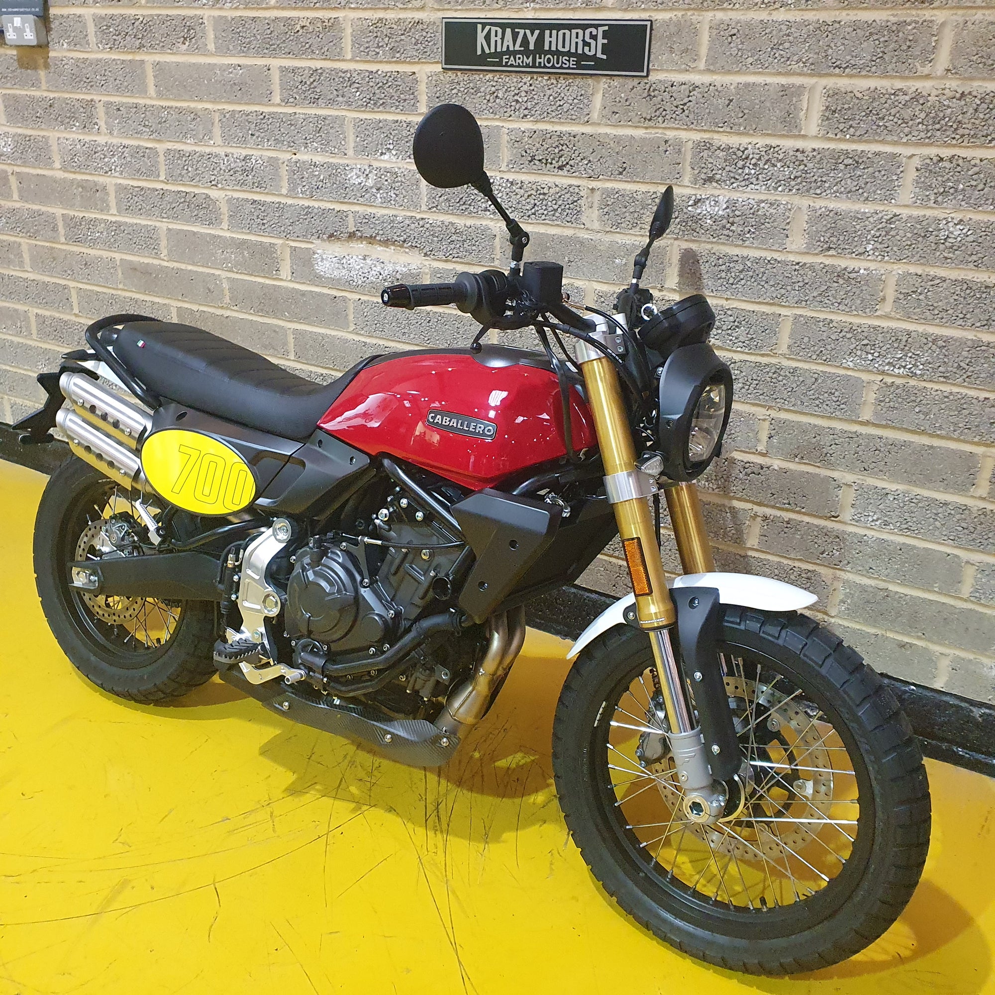 Fantic Caballero 700 - Pure Red