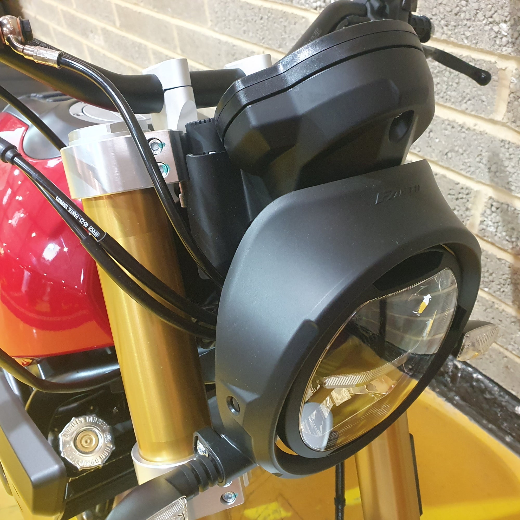 Fantic Caballero 700 - Pure Red