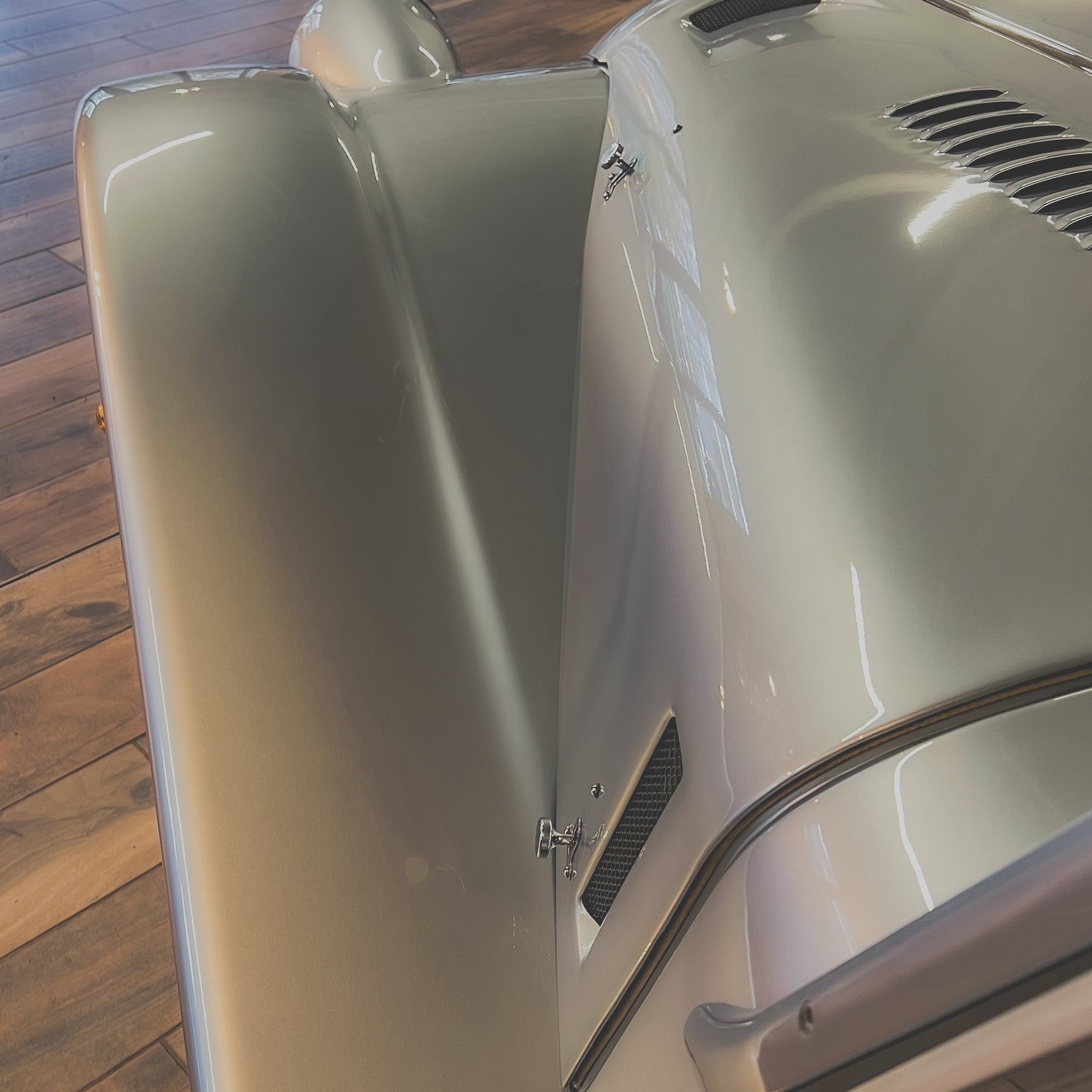 Morgan Plus SIX  3.0 Straight 6 Turbo -   Liquid Blue Chrome