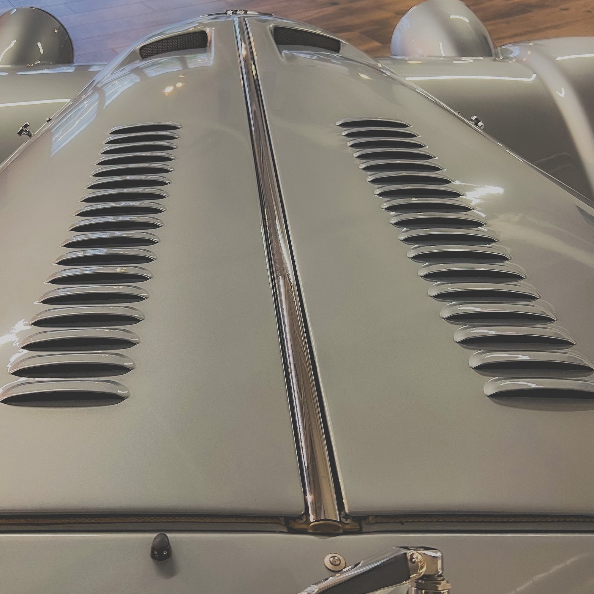 Morgan Plus SIX  3.0 Straight 6 Turbo -   Liquid Blue Chrome