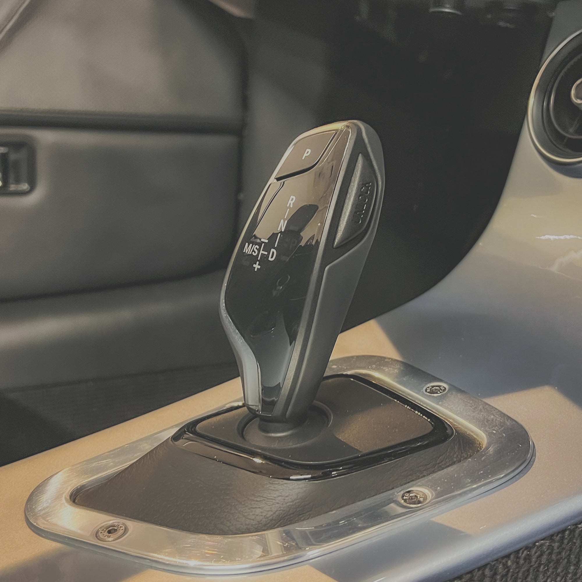 Morgan Plus SIX  3.0 Straight 6 Turbo -   Liquid Blue Chrome