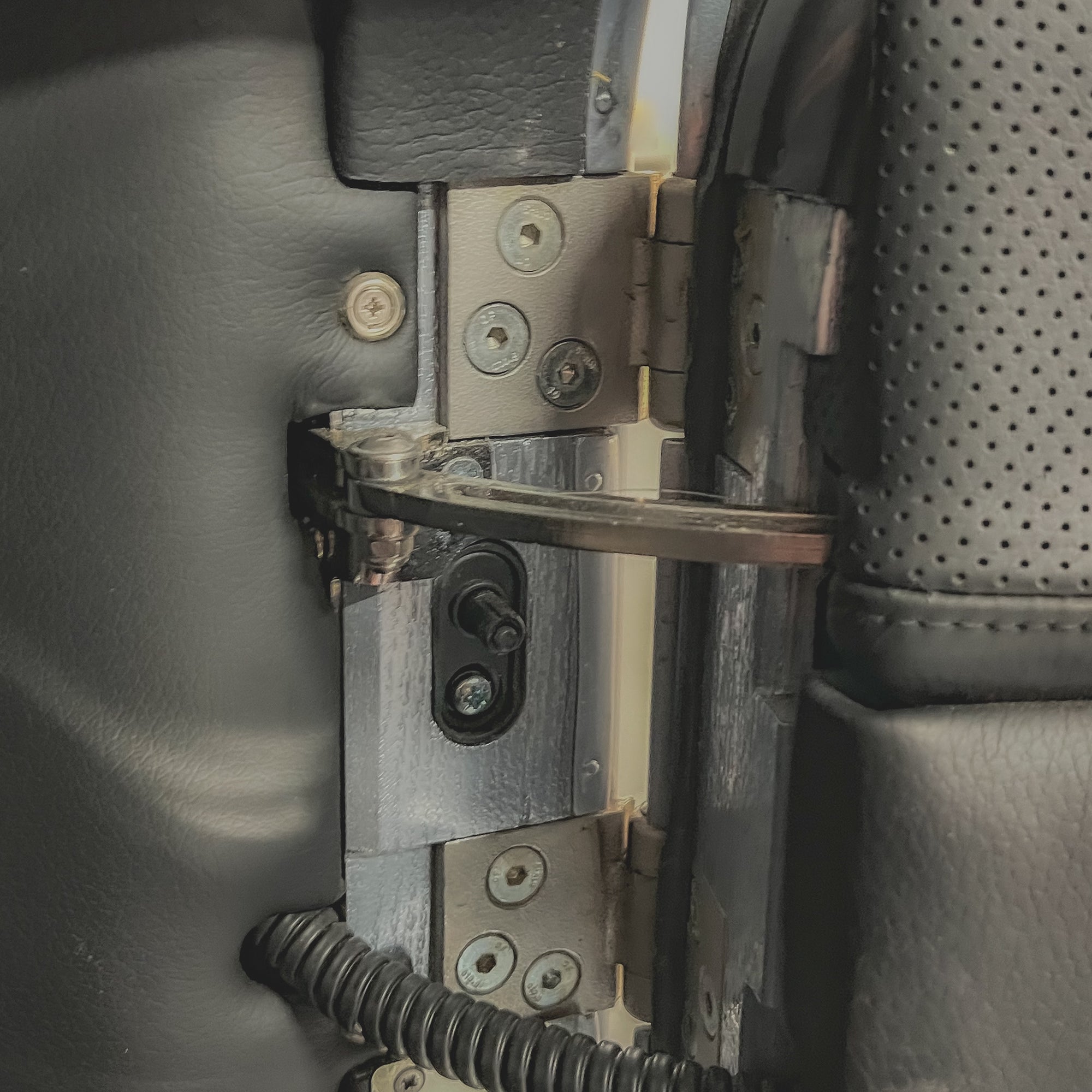 Morgan Plus SIX  3.0 Straight 6 Turbo -   Liquid Blue Chrome