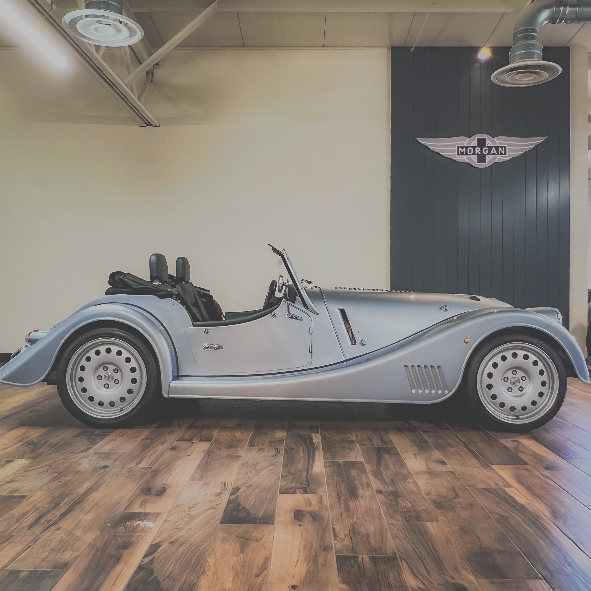Morgan Plus SIX  3.0 Straight 6 Turbo -   Liquid Blue Chrome