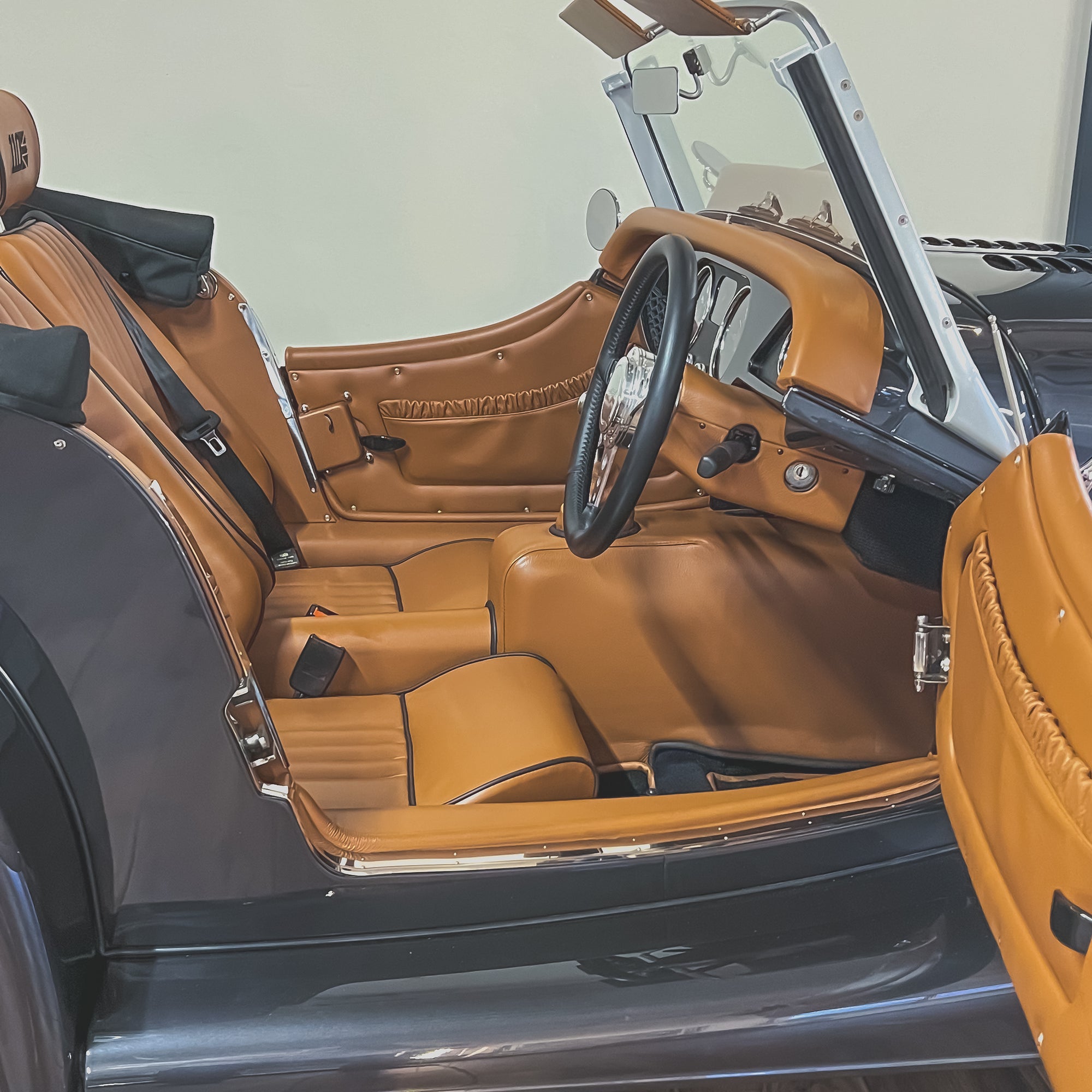 Morgan Roadster 3.7 The Rare 110 Edition - Morgan Dark Silver Pearl