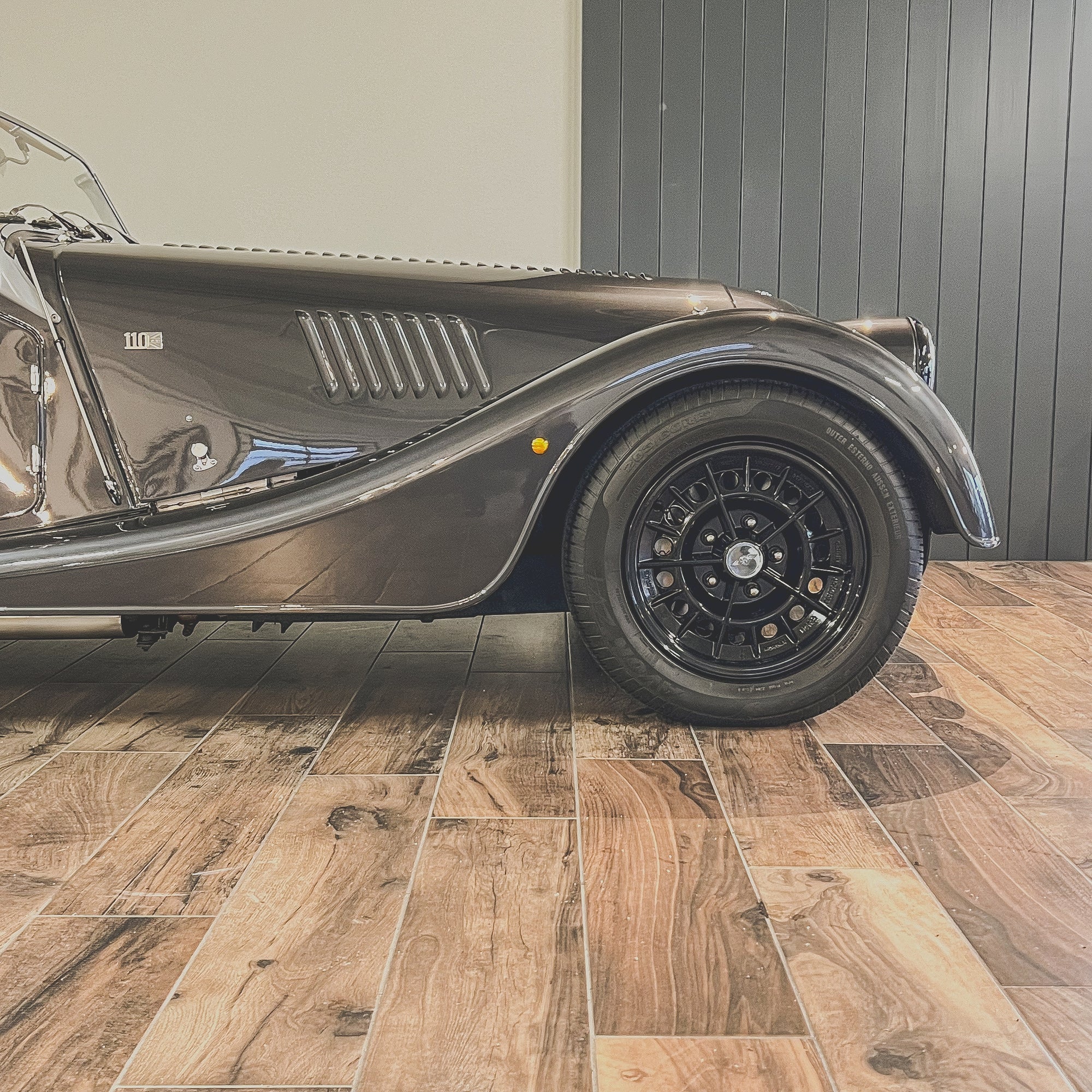 Morgan Roadster 3.7 The Rare 110 Edition - Morgan Dark Silver Pearl