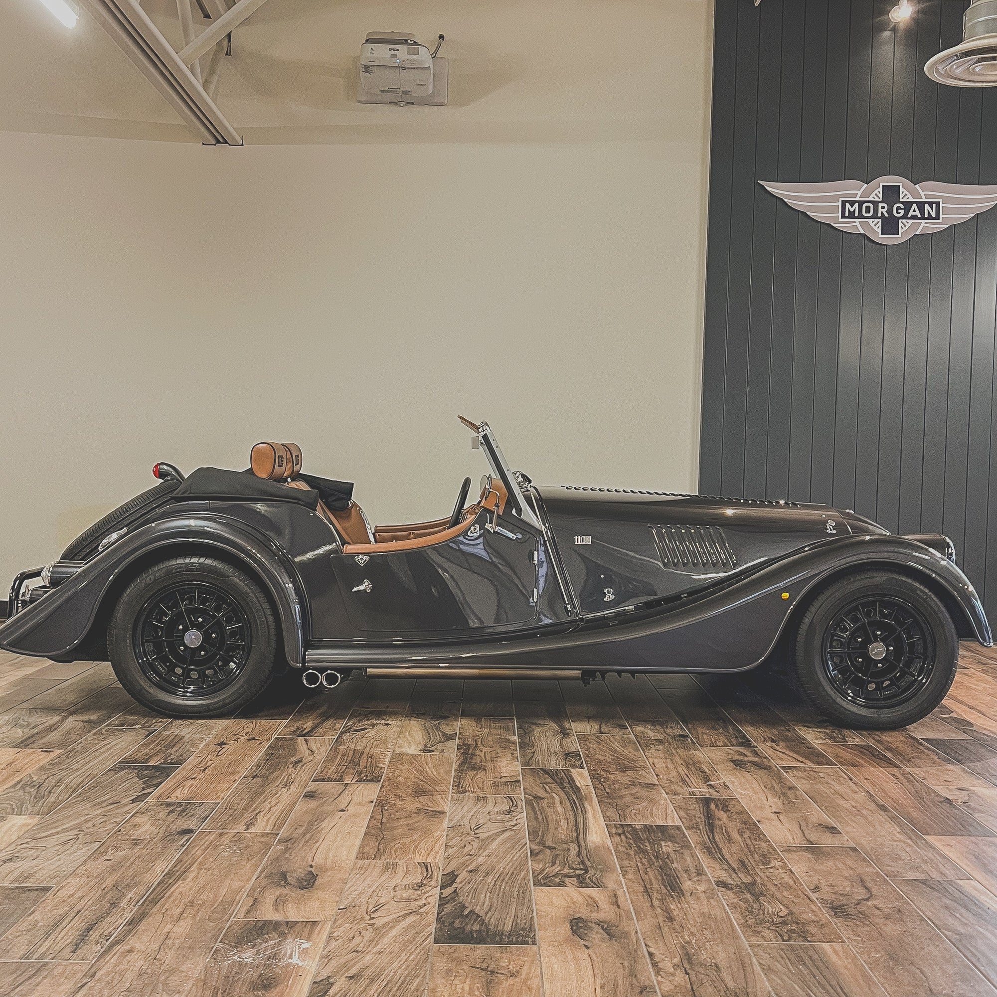 Morgan Roadster 3.7 The Rare 110 Edition - Morgan Dark Silver Pearl
