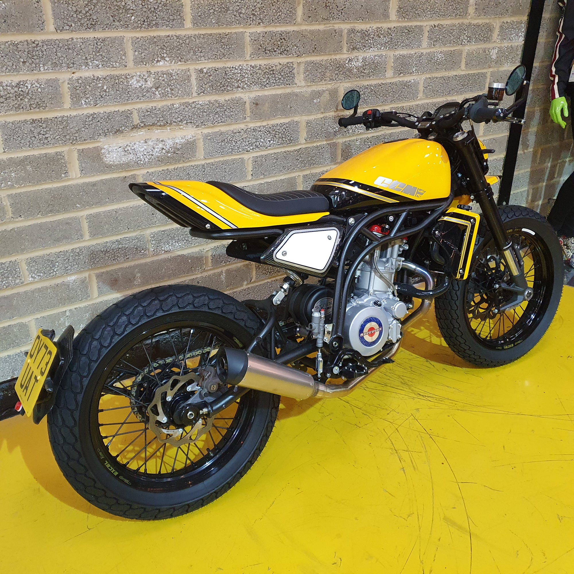 CCM Spitfire Street Tracker - Yellow/Black - Sided Profile