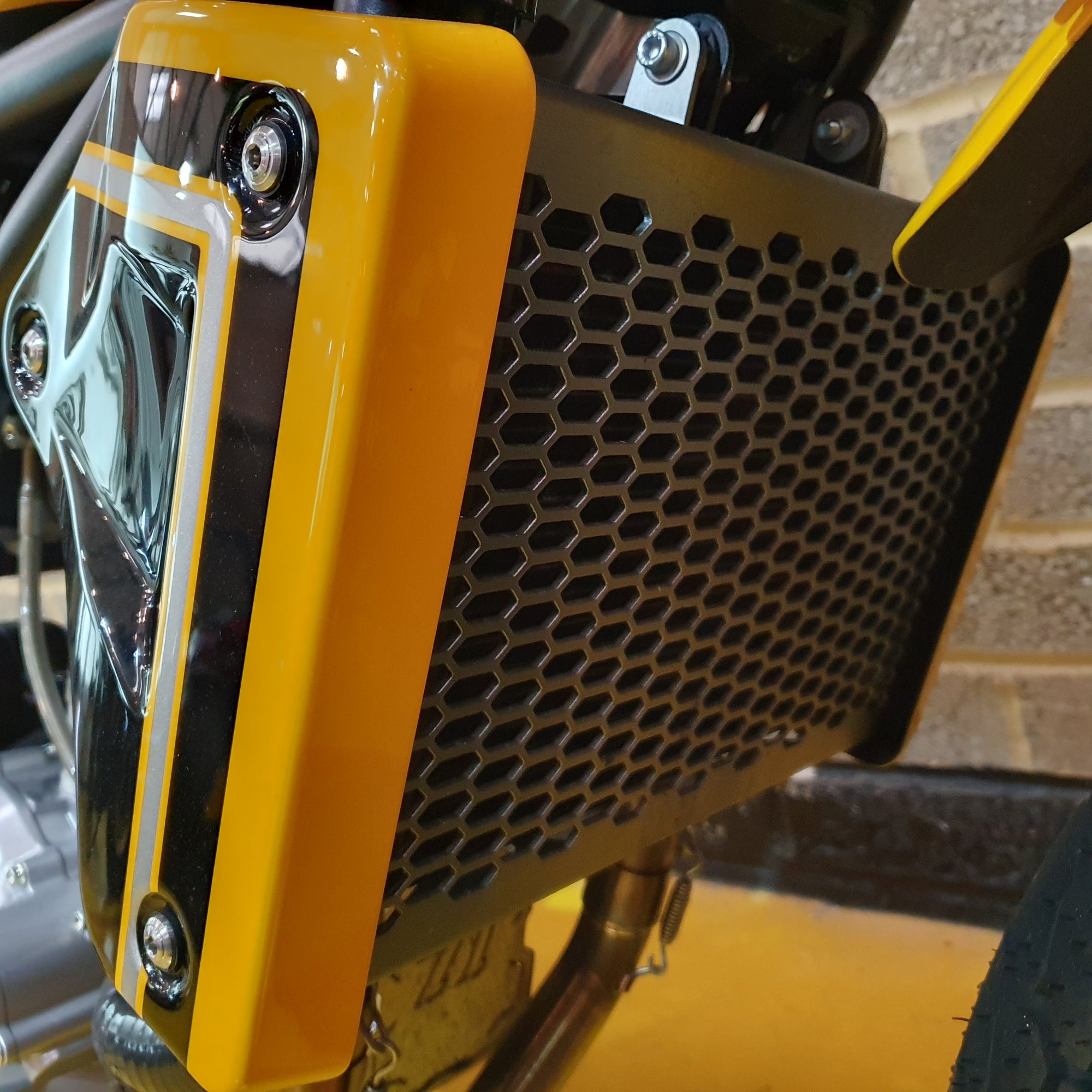 CCM Spitfire Street Tracker - Yellow/Black