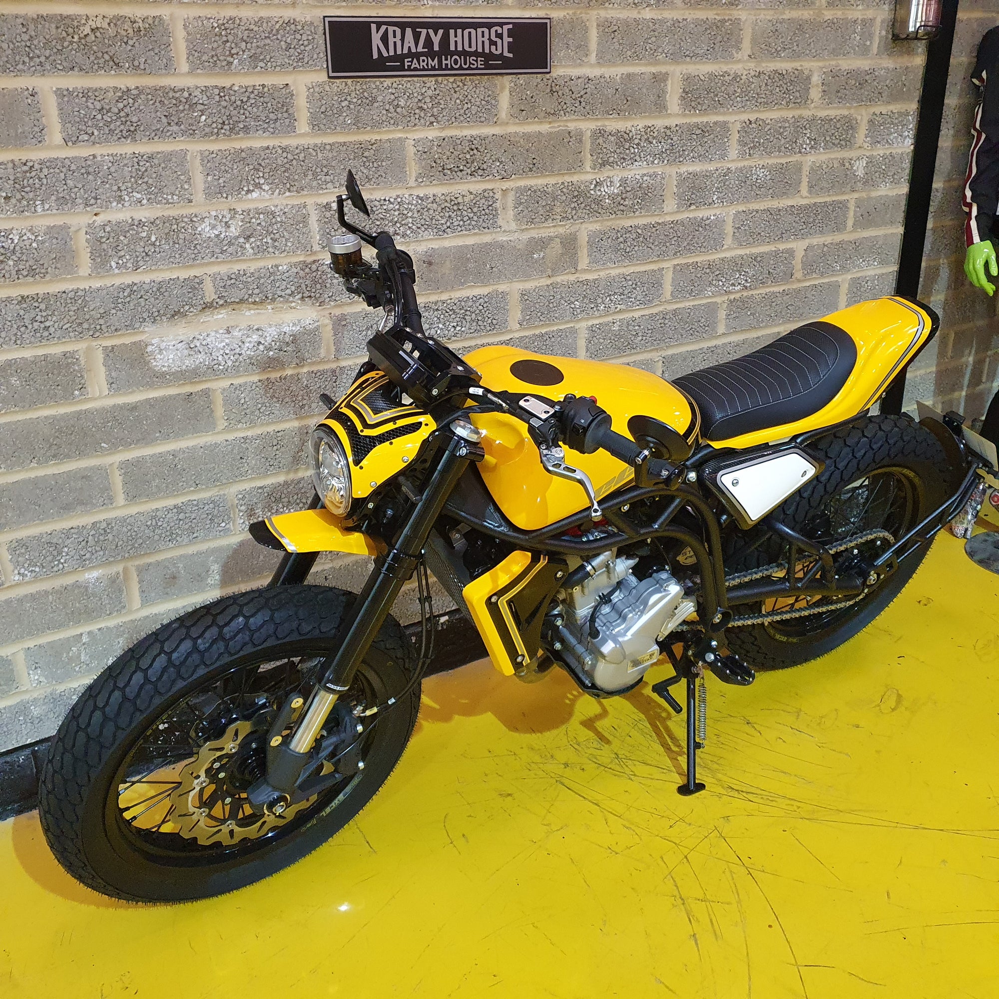 CCM Spitfire Street Tracker - Yellow/Black