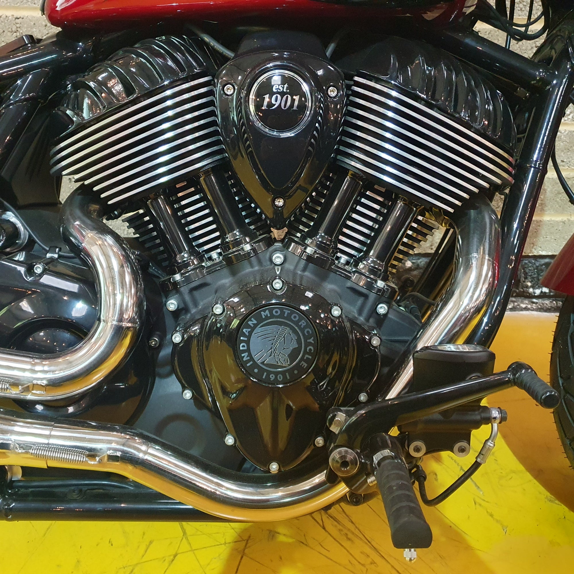 Indian Chief Bobber Dark Horse - Custom Candy Red