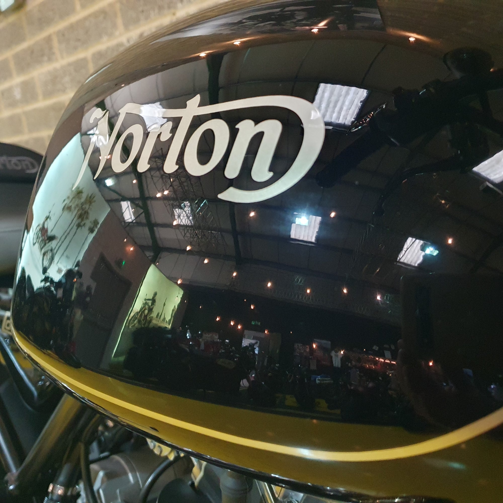 Norton Commando 961 SP - Matrix Black