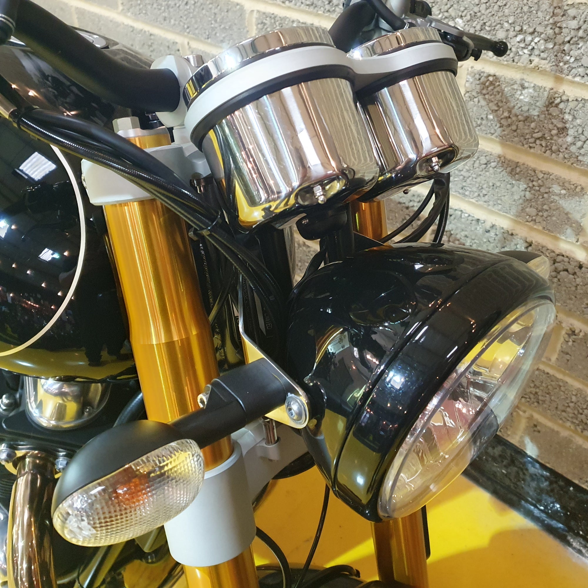 Norton Commando 961 SP - Matrix Black