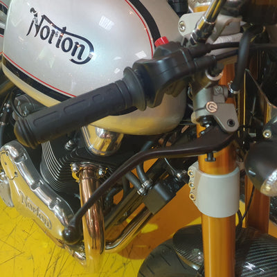 Norton Commando 961 CR - Manx Silver