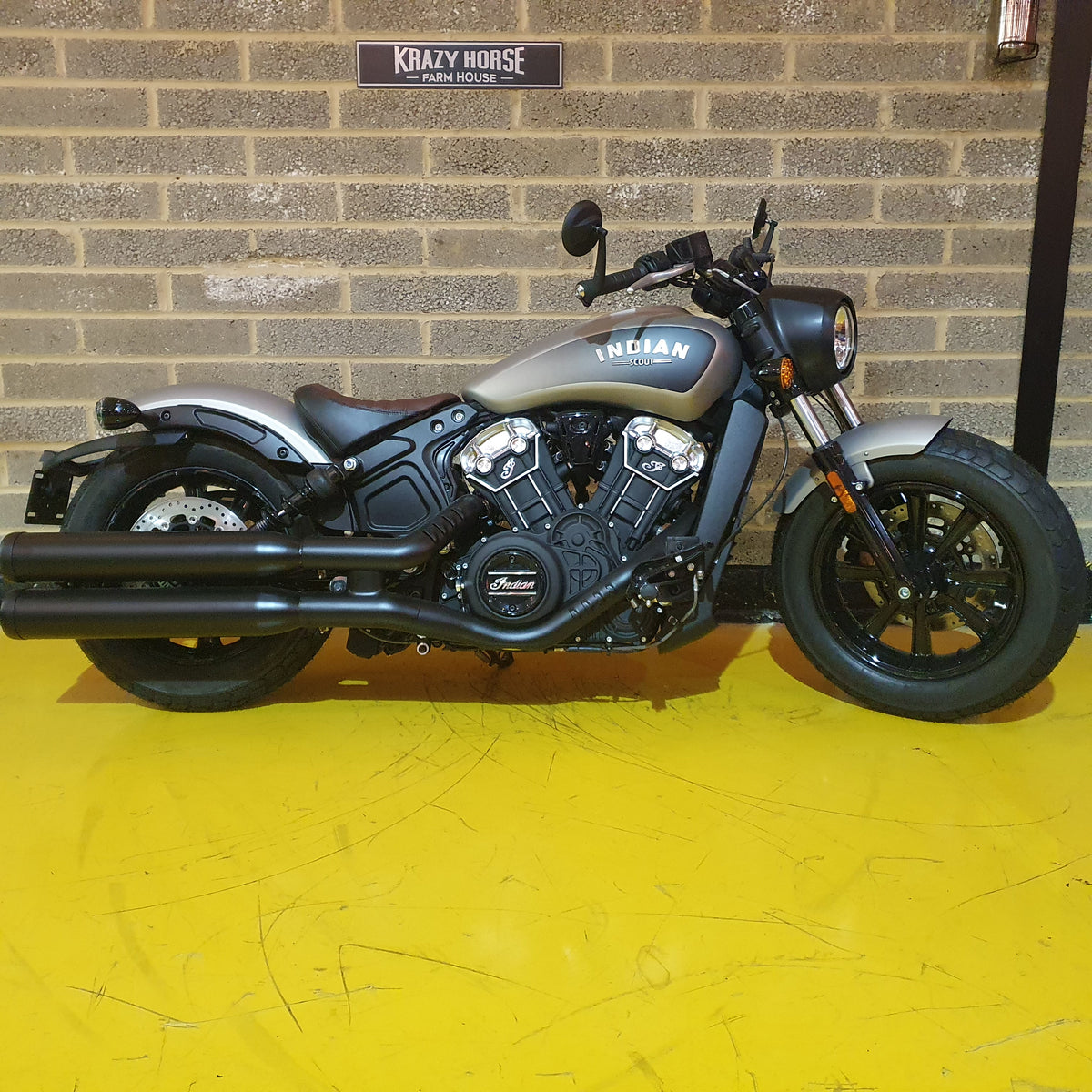 Indian 24 Scout Bobber - Quartz Silver Smoke - PreRegistered