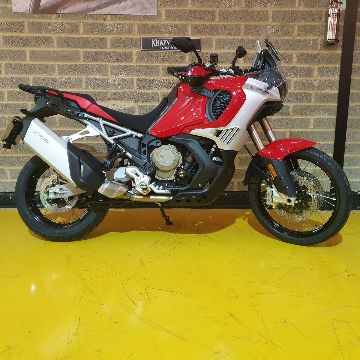 MV Agusta Enduro Veloce - Rosso Ago/Argento Ago - PreRegistered