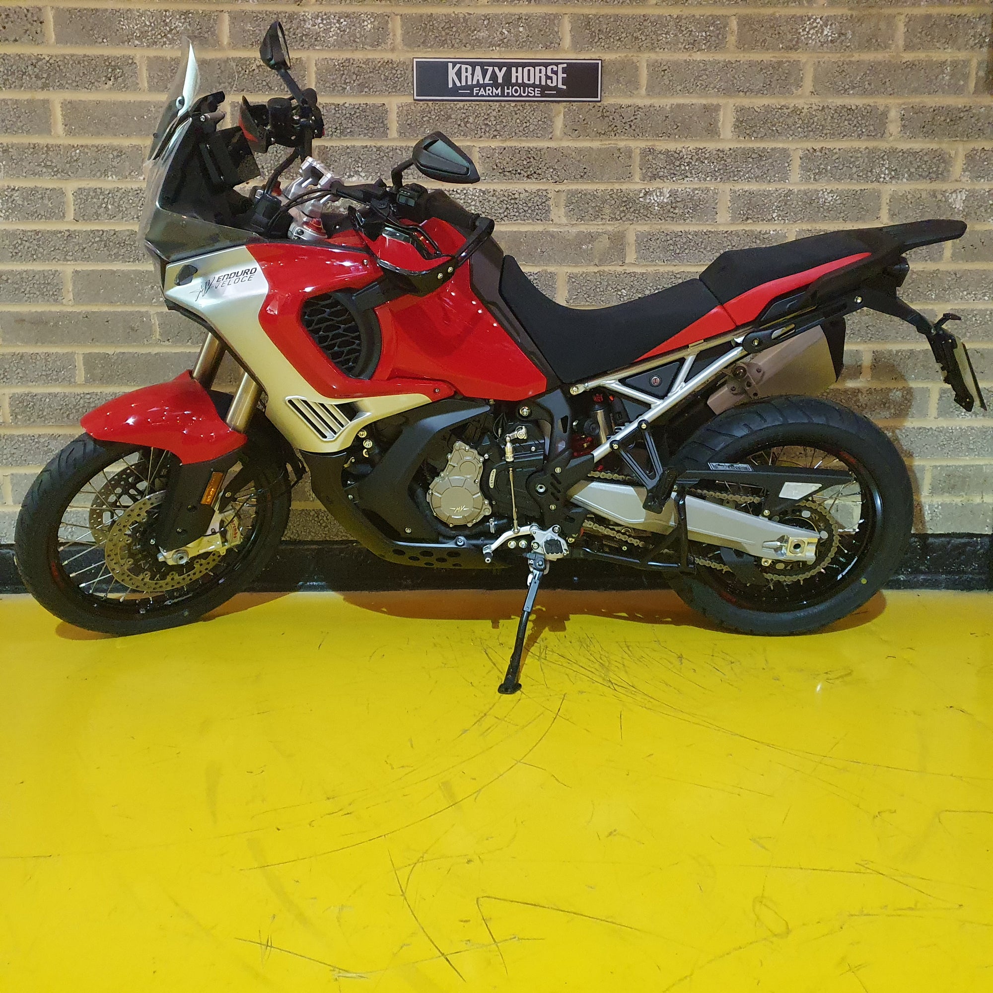 MV Agusta Enduro Veloce - Rosso Ago/Argento Ago