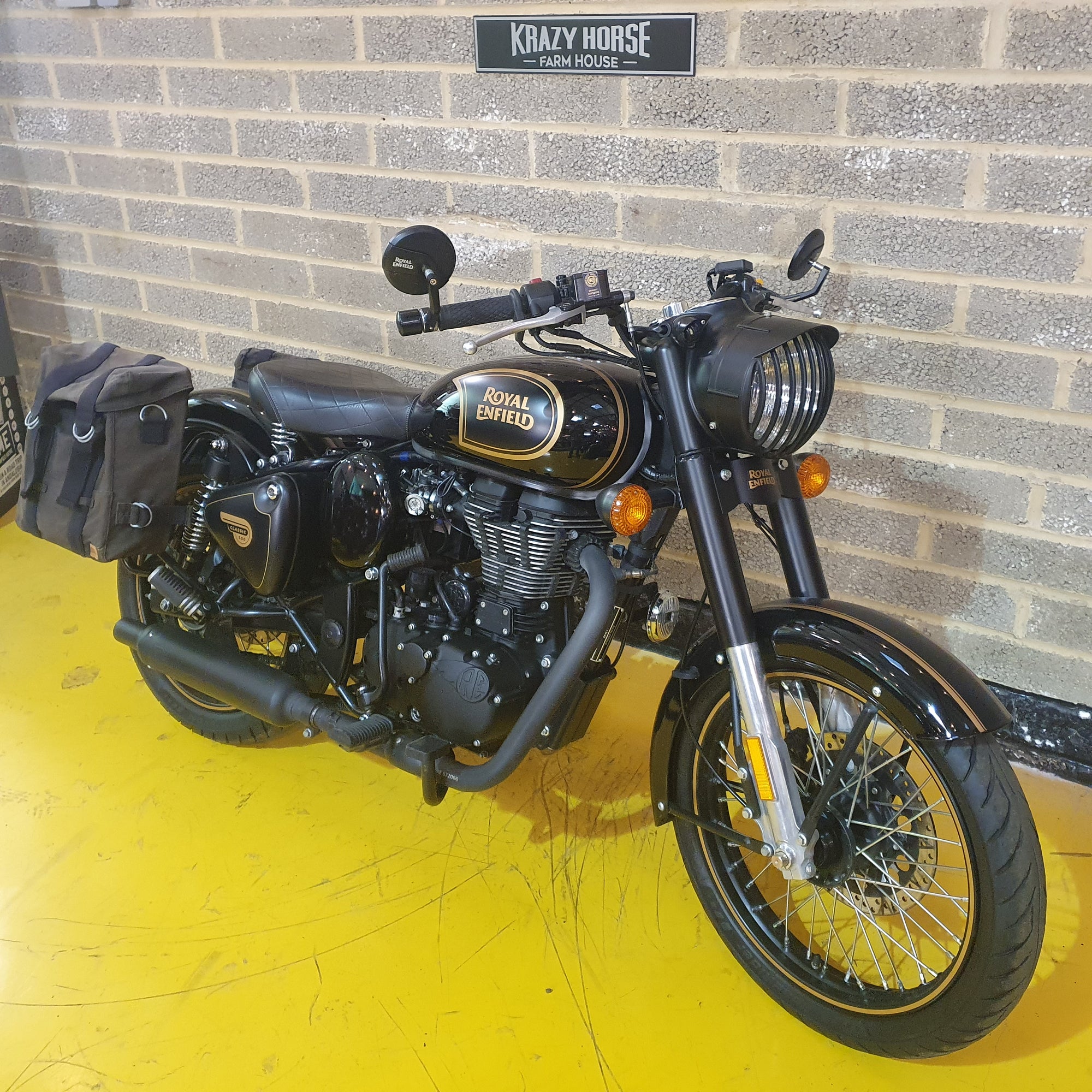 Royal Enfield Bullet Classic - Tribute Black - PreLoved