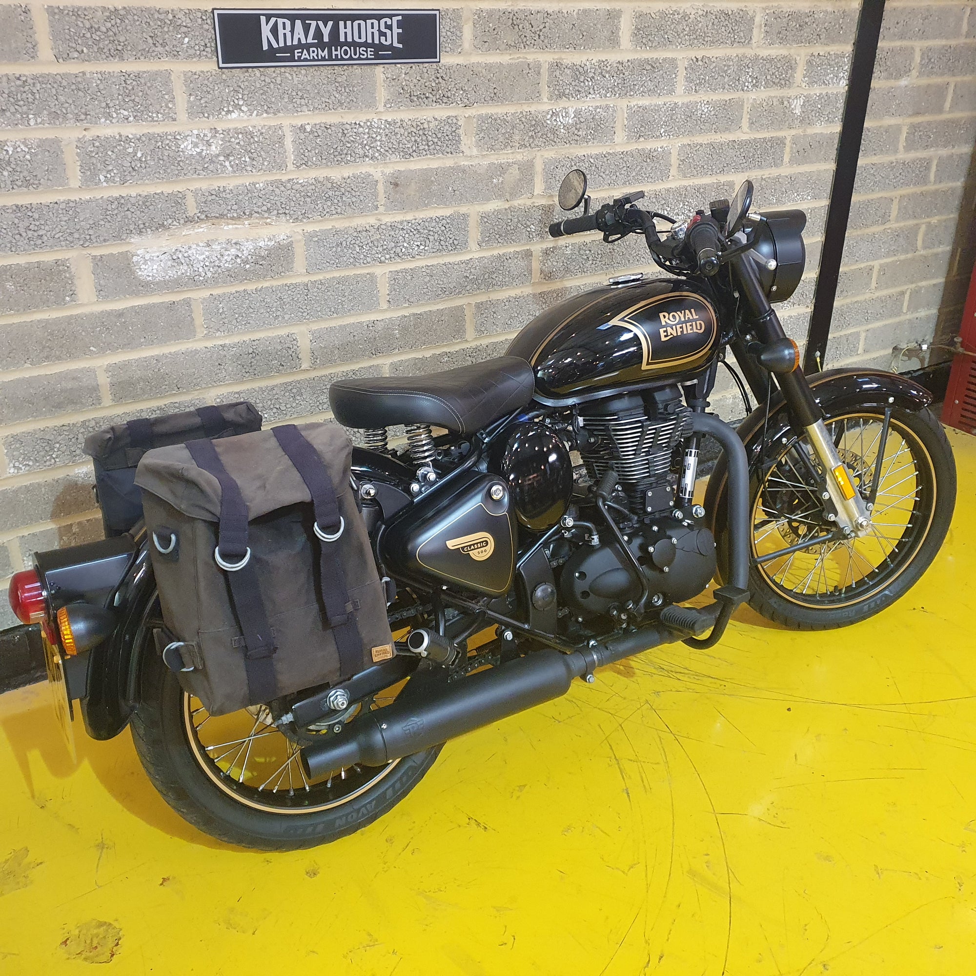 Royal Enfield Bullet Classic - Tribute Black - PreLoved