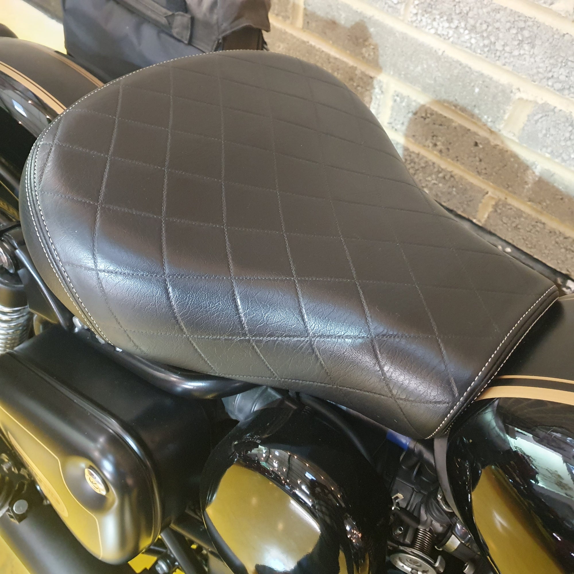 Royal Enfield Bullet Classic - Tribute Black - PreLoved